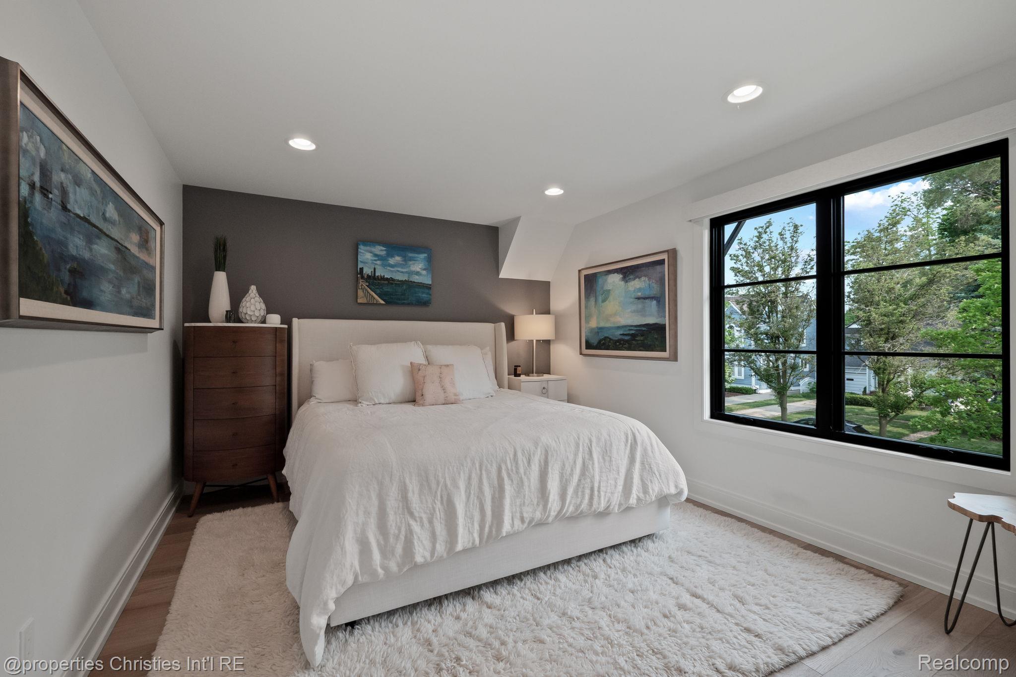 1044 Hazel