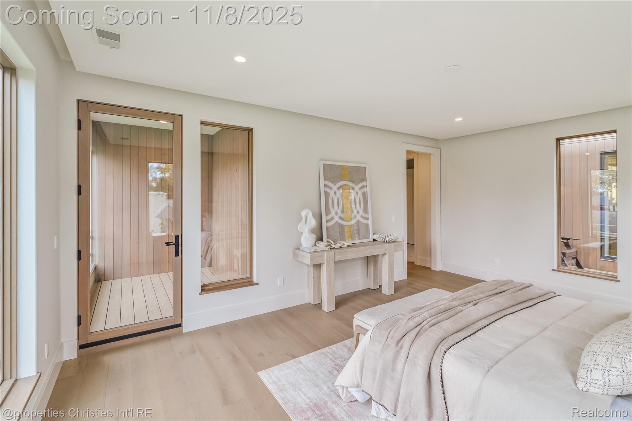 1260 Lyonhurst Street