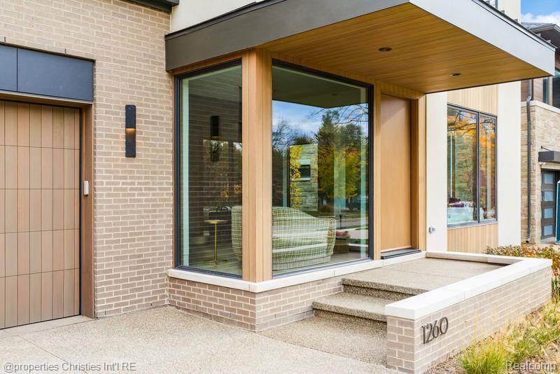 1260 Lyonhurst Street