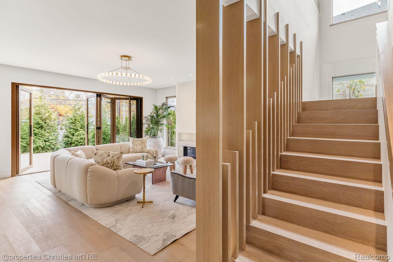 1260 Lyonhurst Street