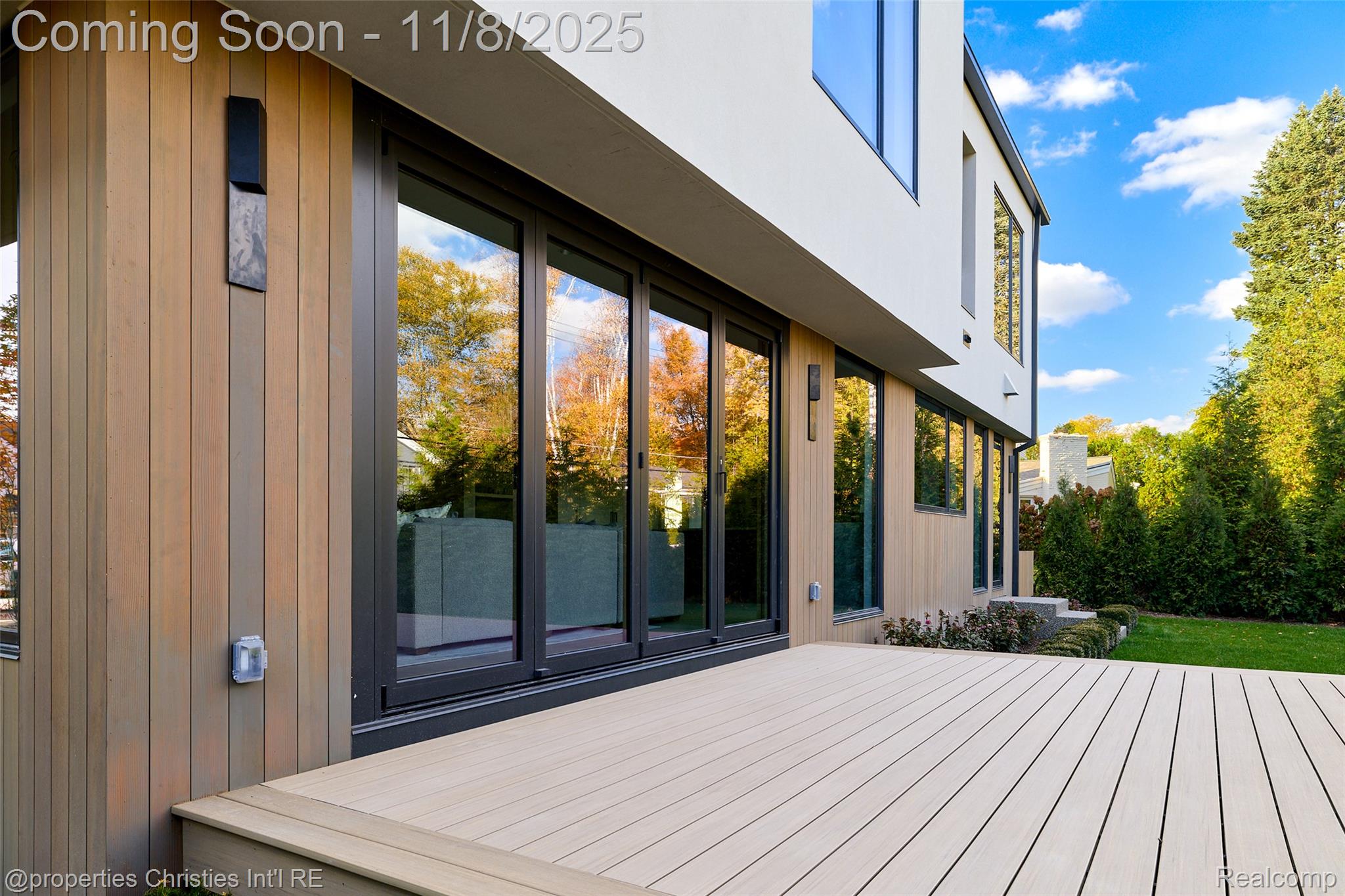 1260 Lyonhurst Street