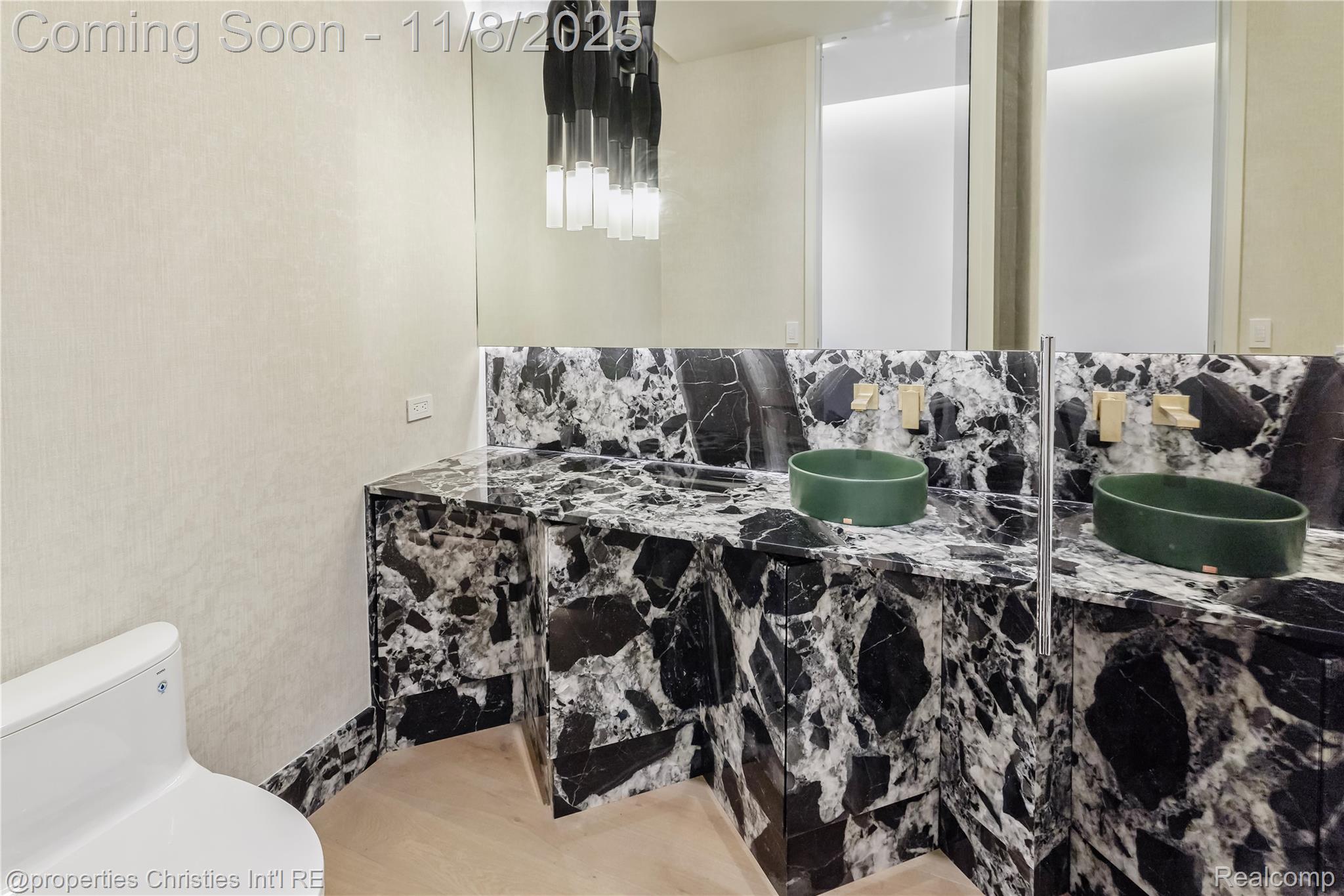 1260 Lyonhurst Street