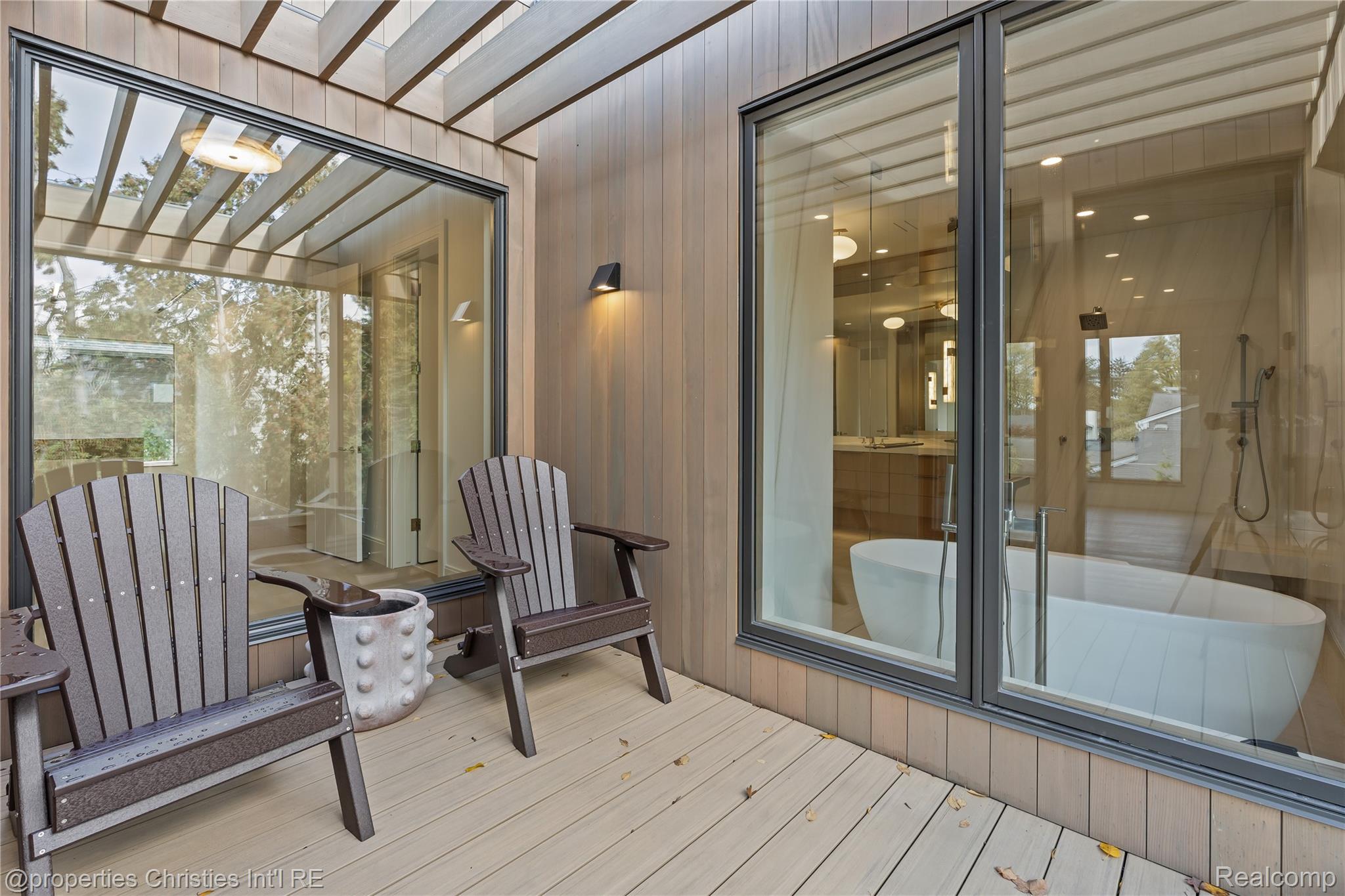 1260 Lyonhurst Street