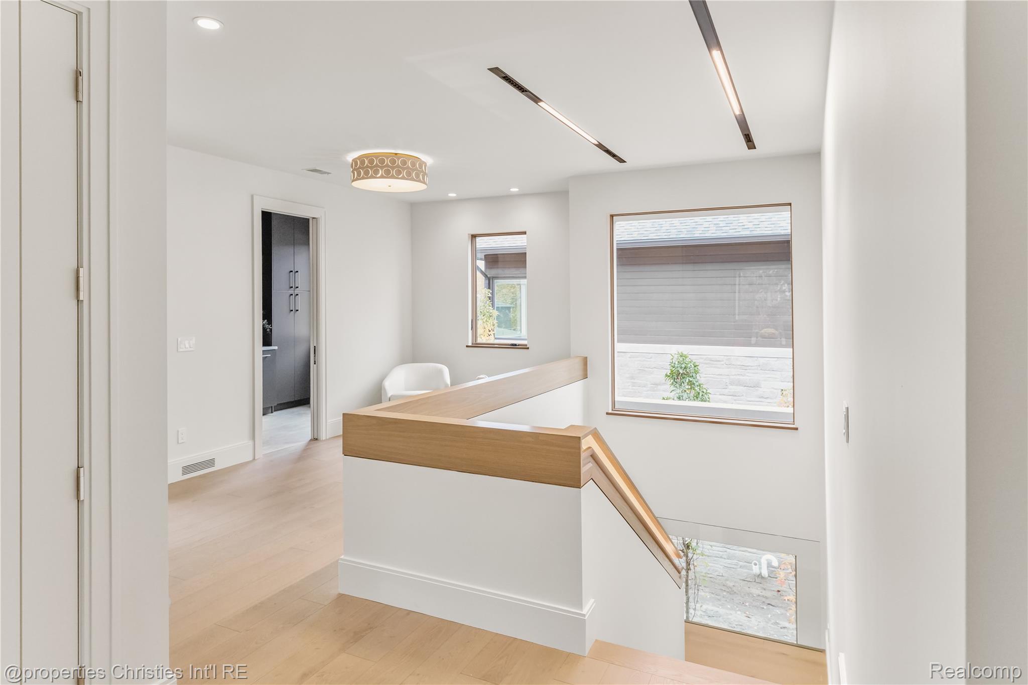 1260 Lyonhurst Street