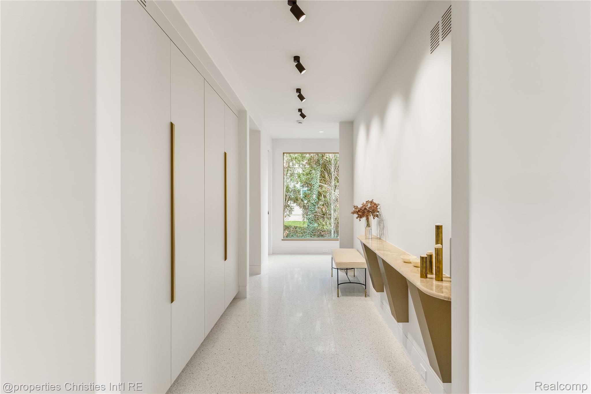 1260 Lyonhurst Street