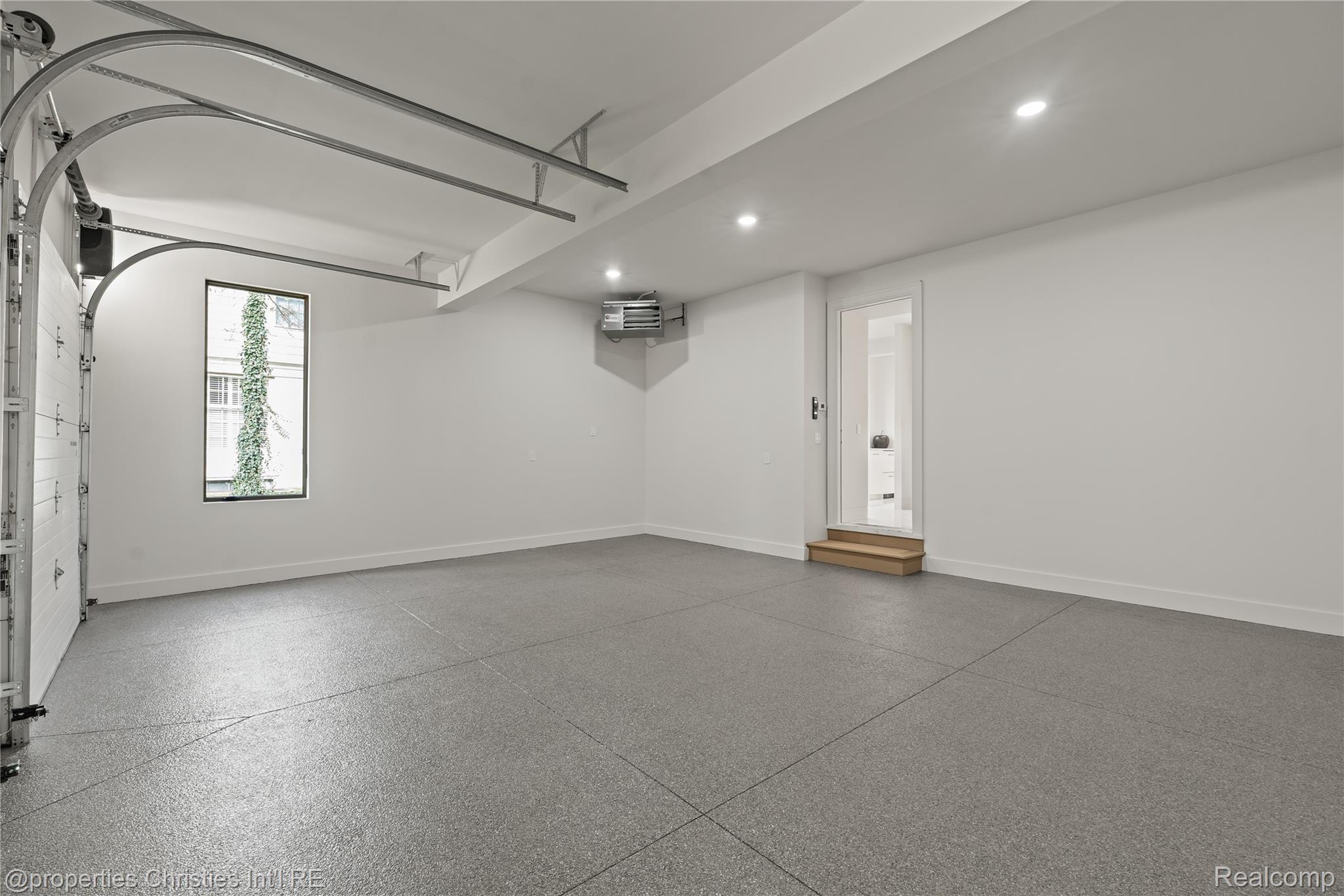 1260 Lyonhurst Street