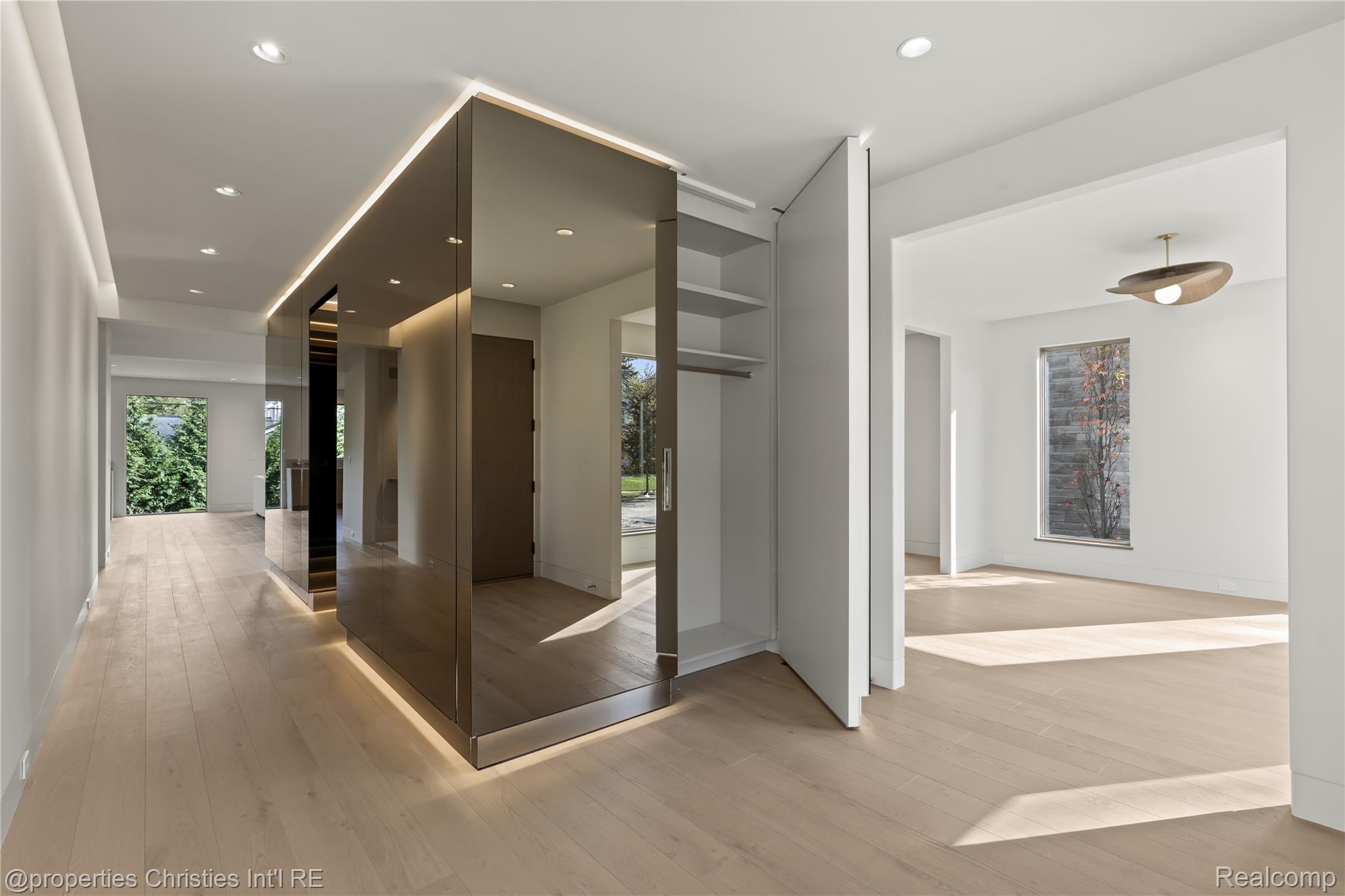 1260 Lyonhurst Street