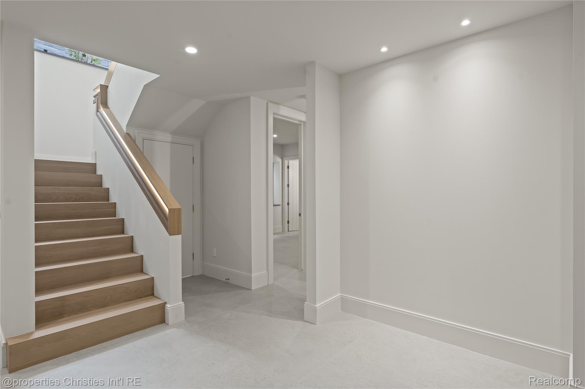 1260 Lyonhurst Street