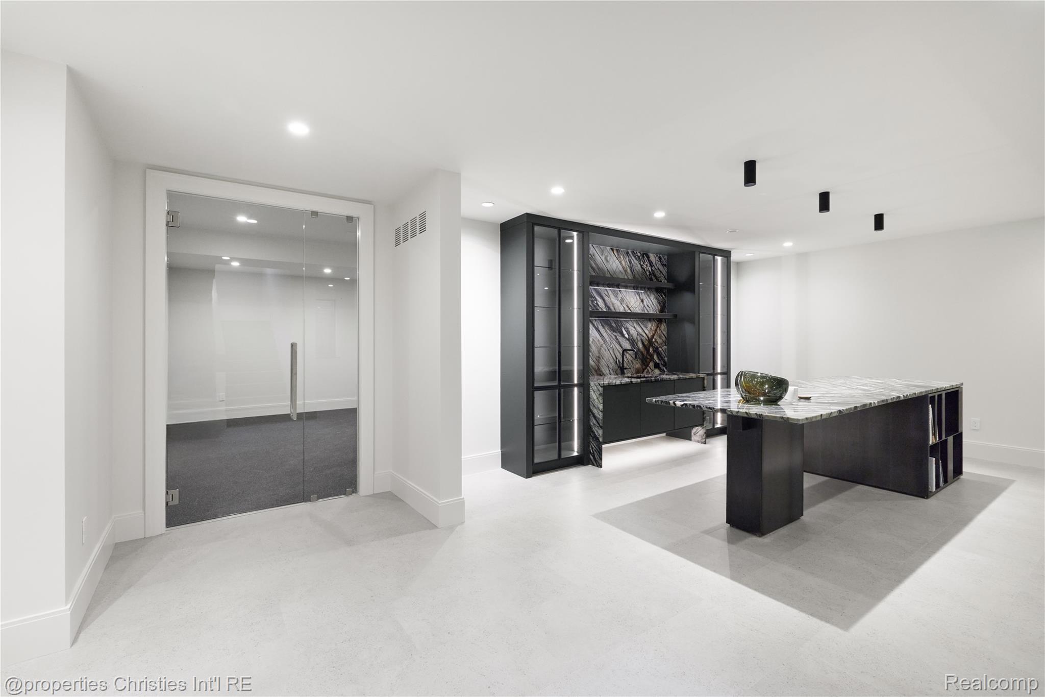 1260 Lyonhurst Street