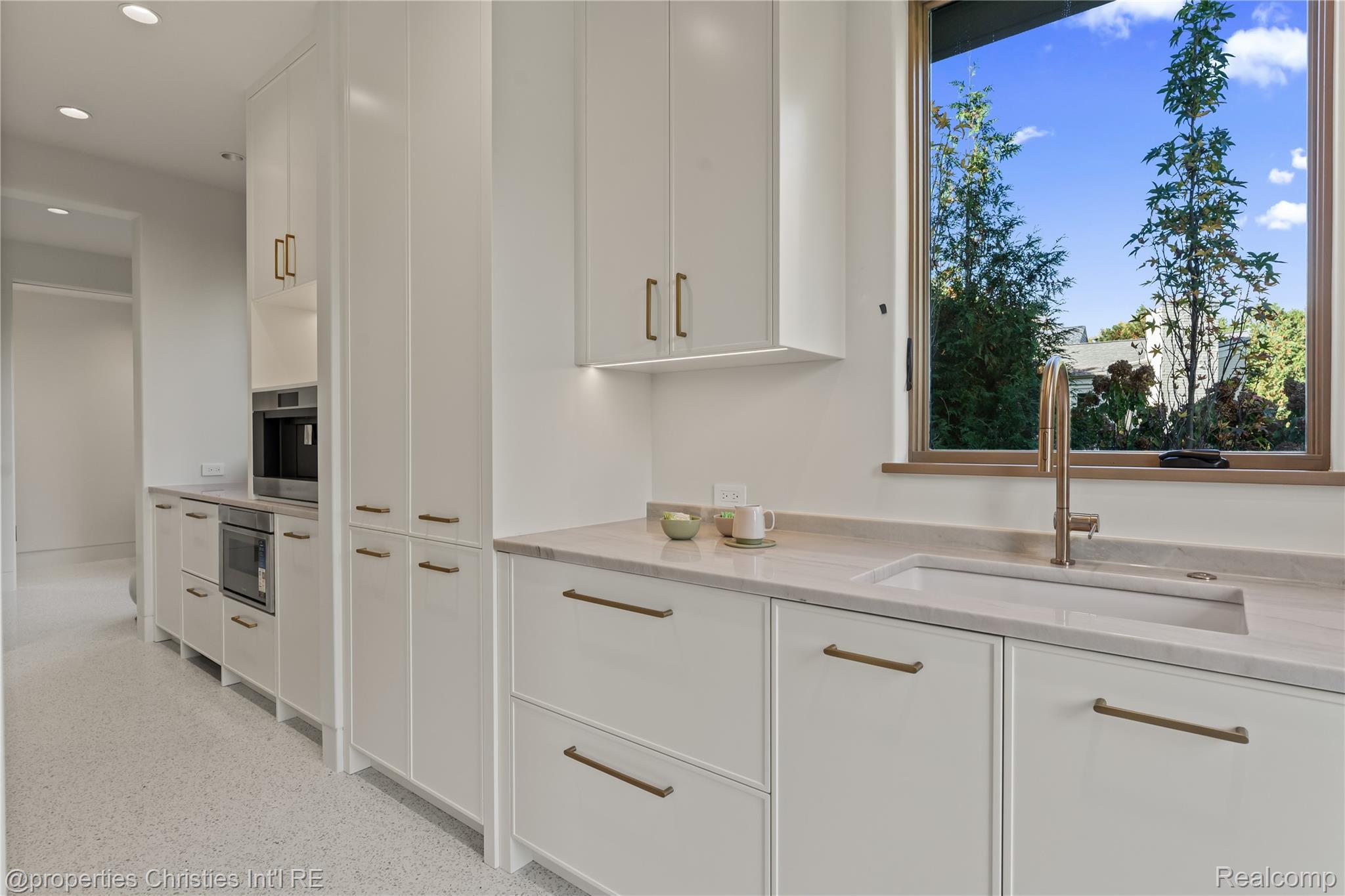 1260 Lyonhurst Street