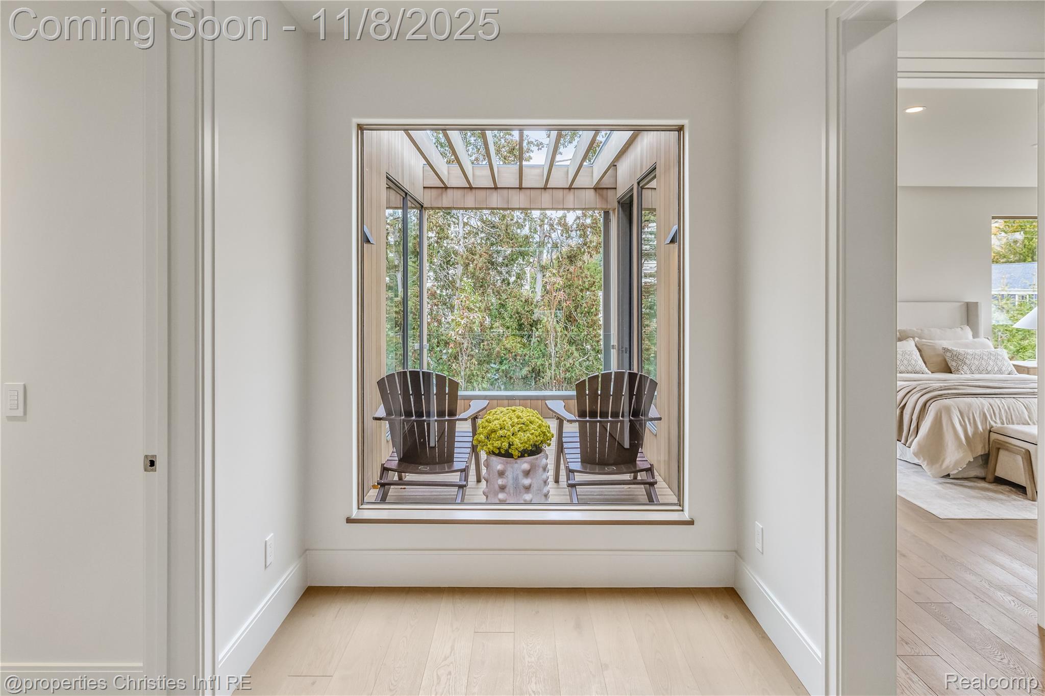 1260 Lyonhurst Street