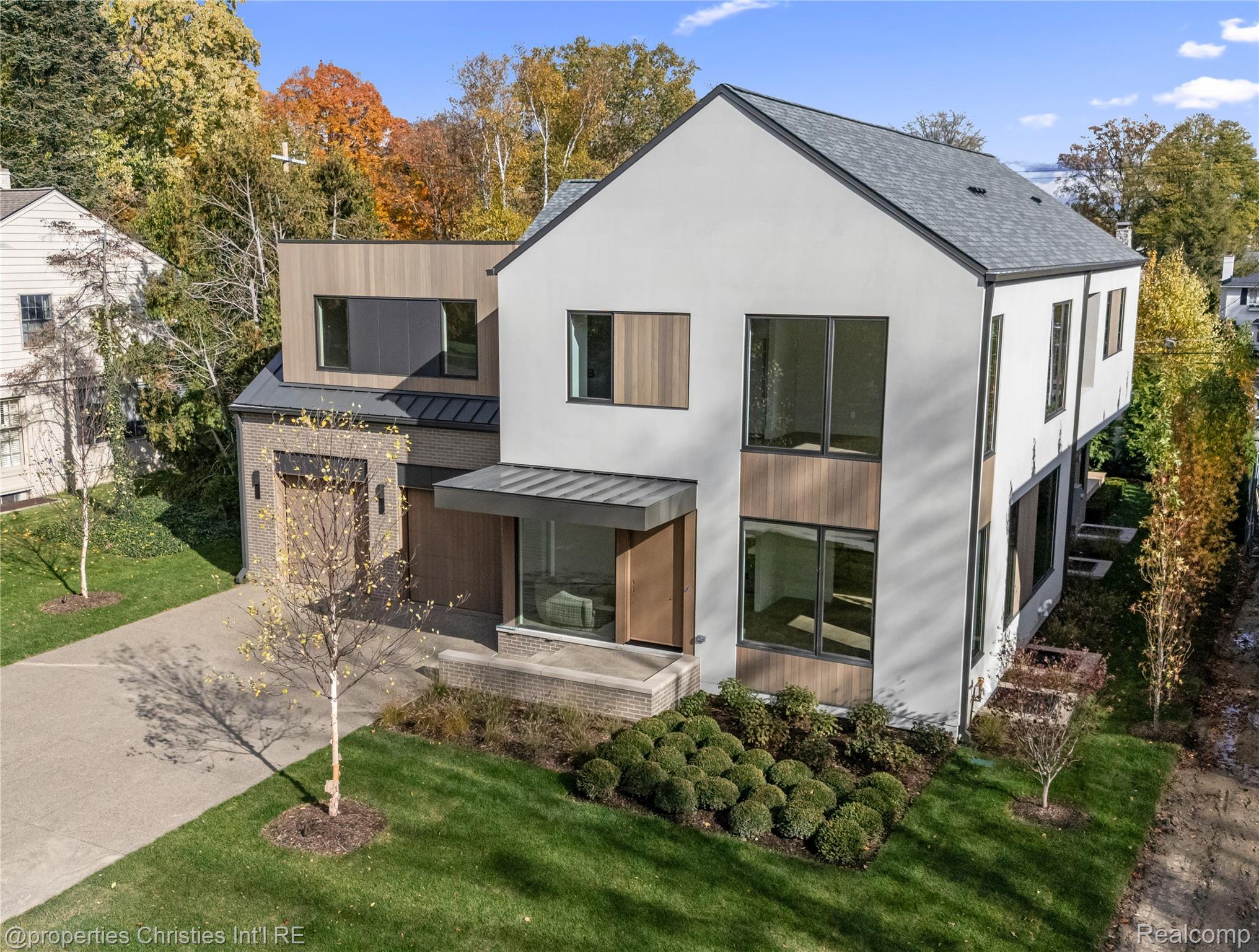 1260 Lyonhurst Street