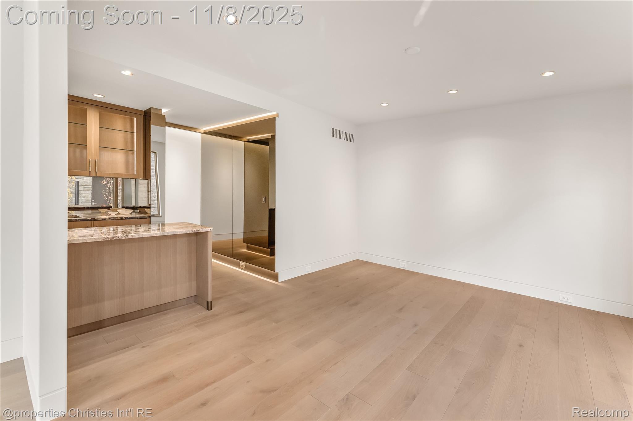 1260 Lyonhurst Street