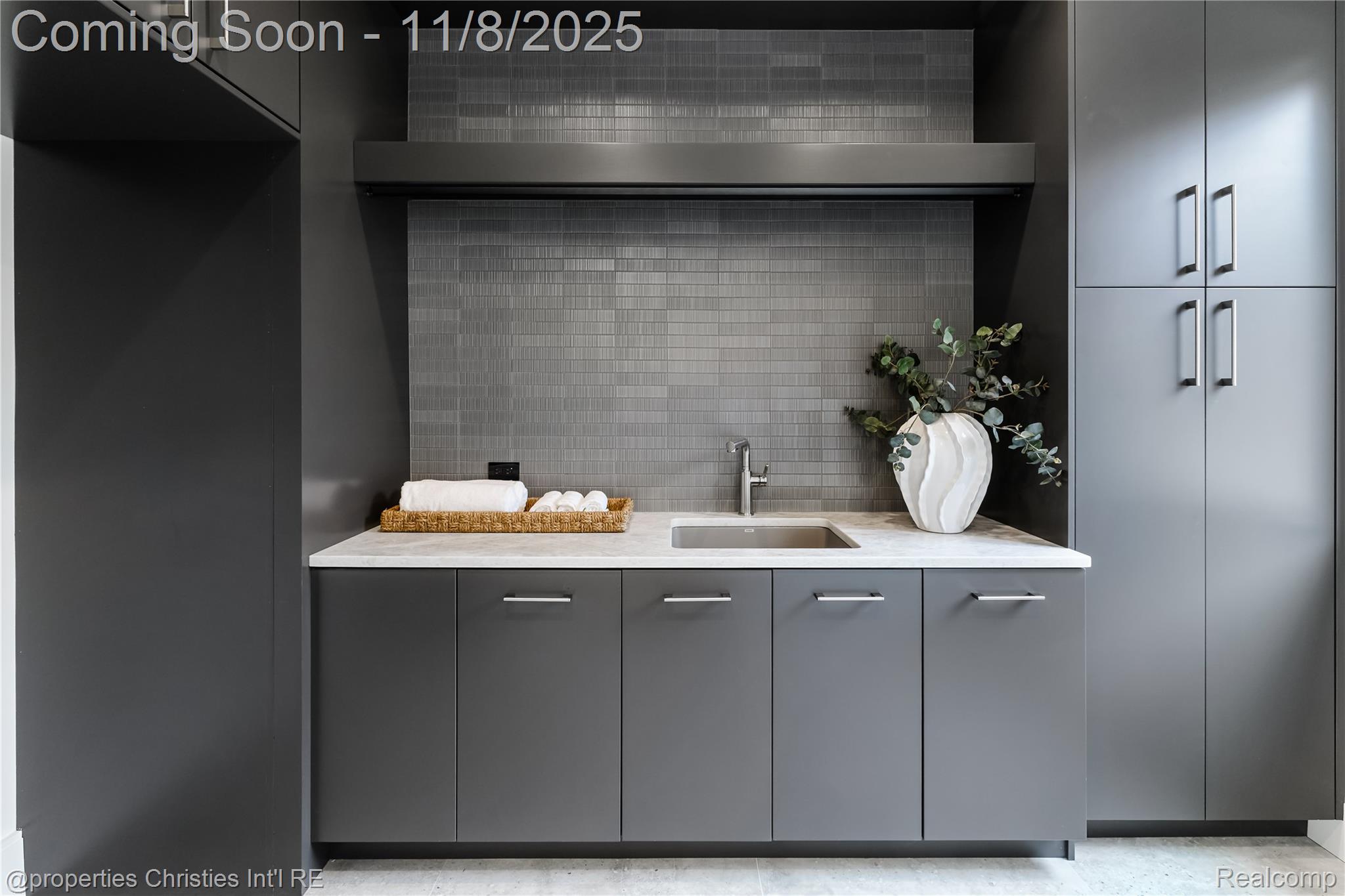 1260 Lyonhurst Street