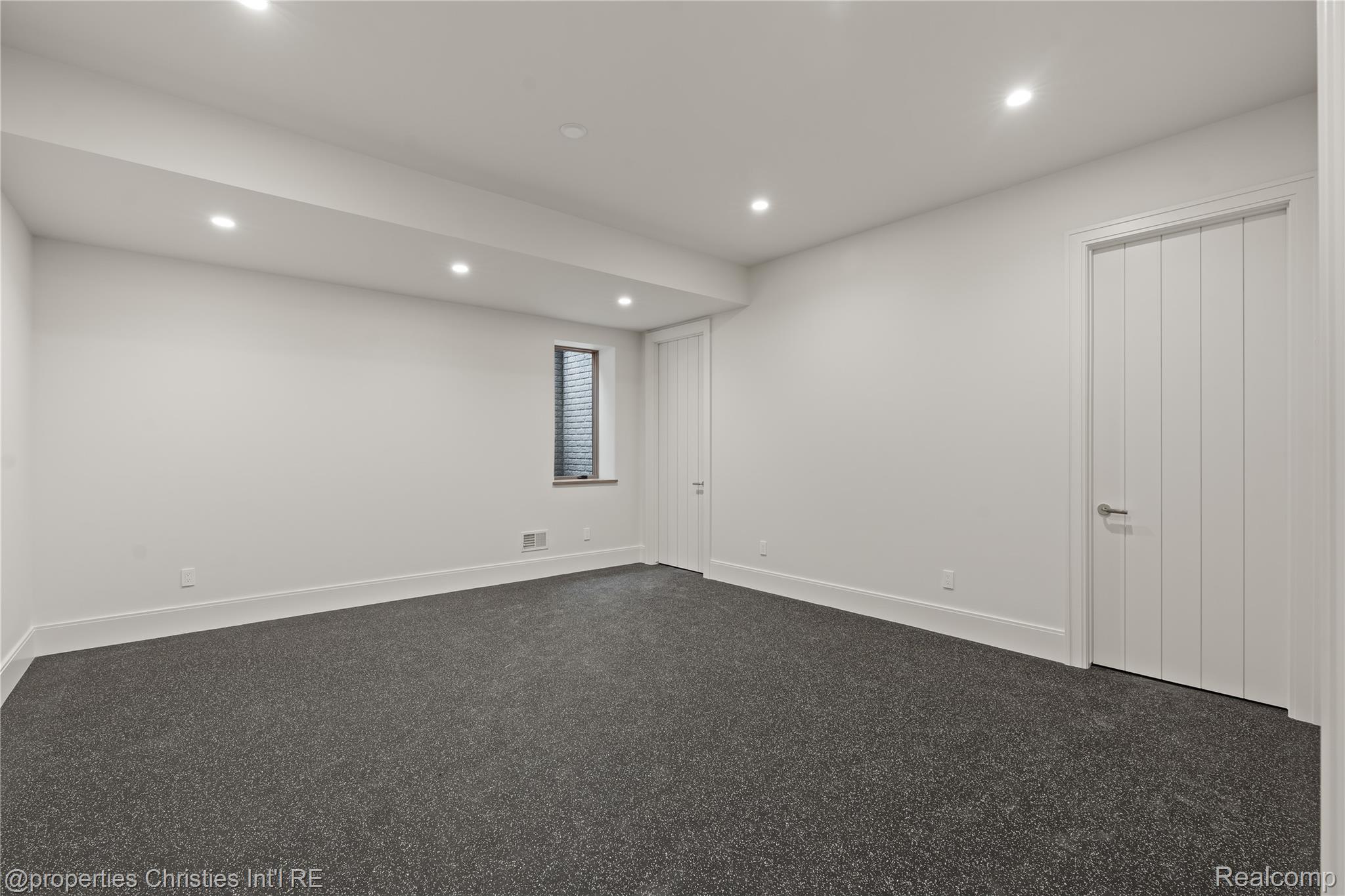 1260 Lyonhurst Street