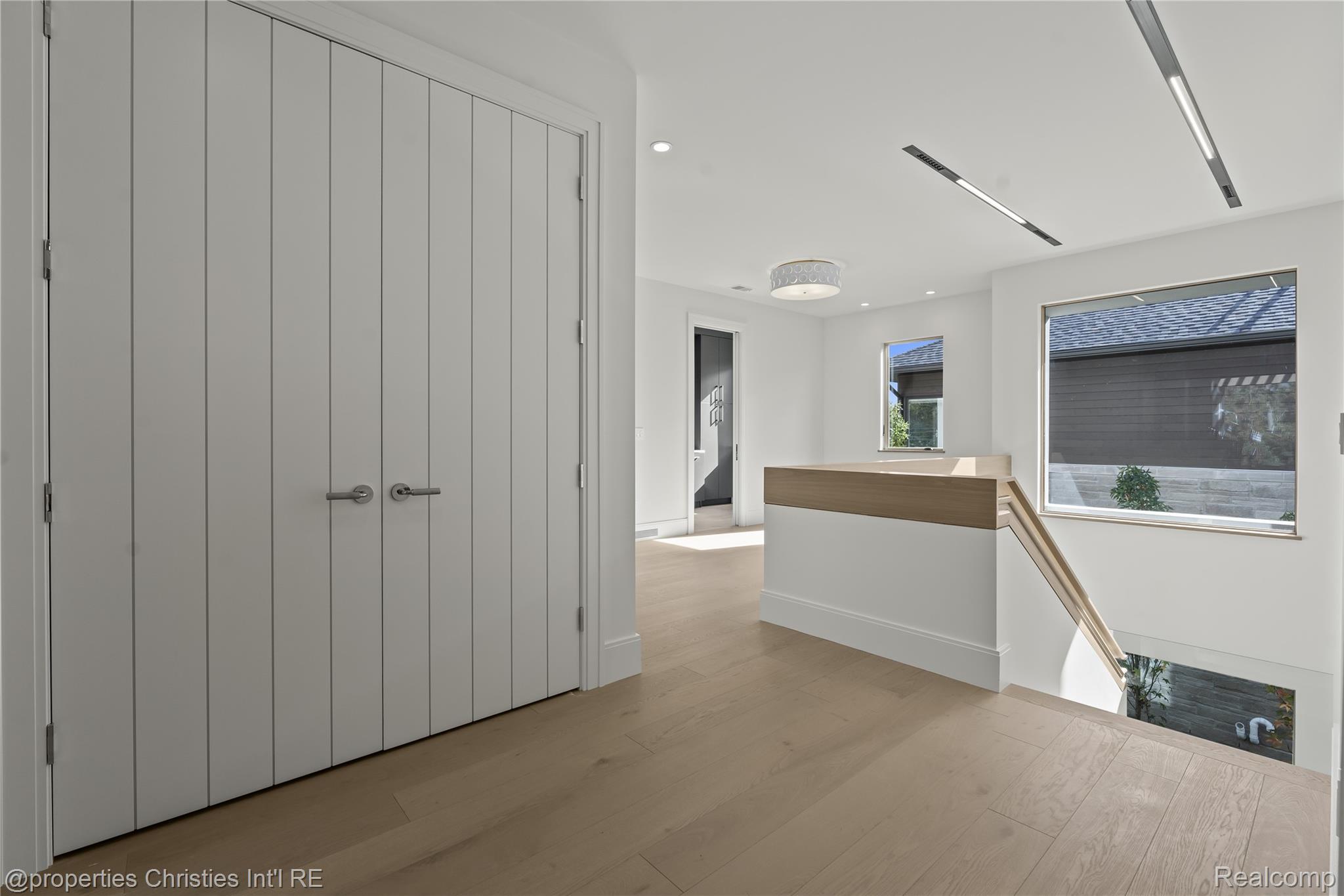 1260 Lyonhurst Street