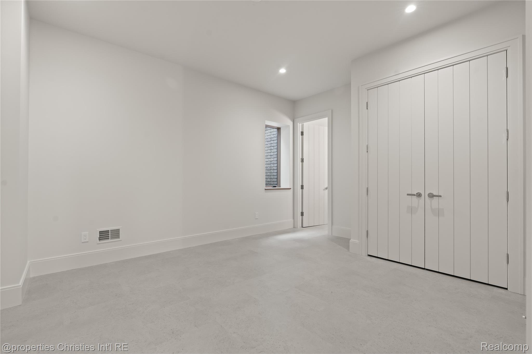 1260 Lyonhurst Street