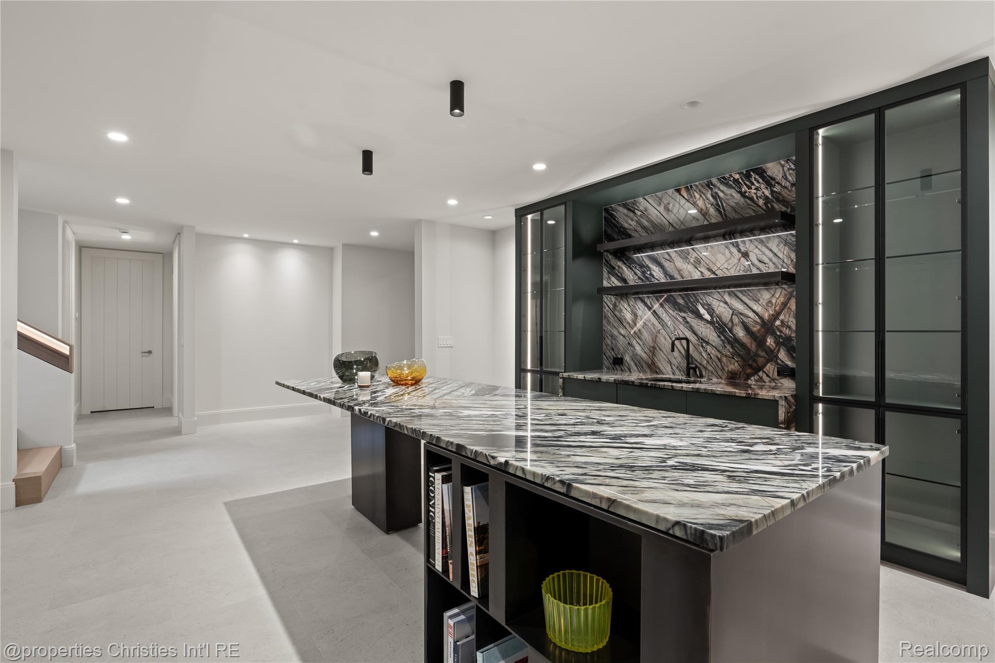 1260 Lyonhurst Street