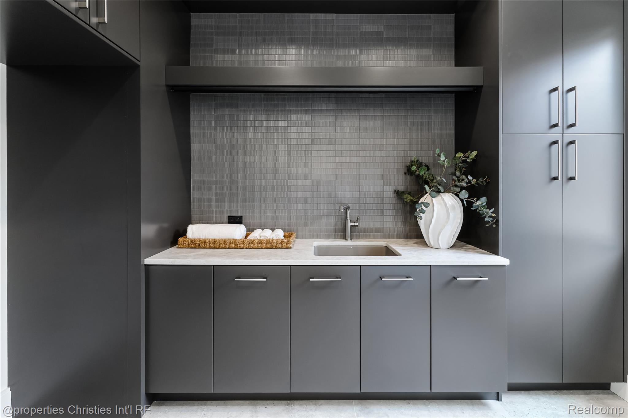 1260 Lyonhurst Street