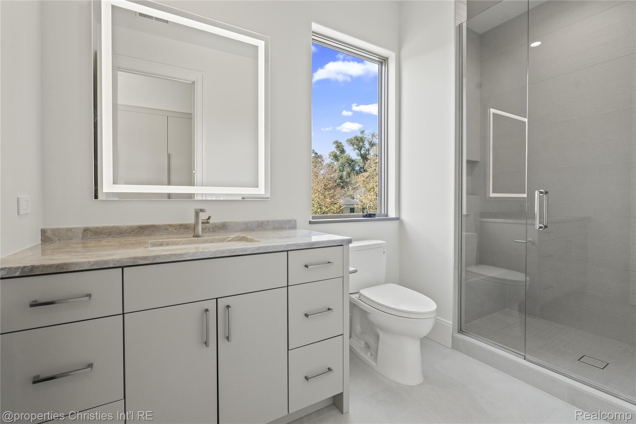 1260 Lyonhurst Street