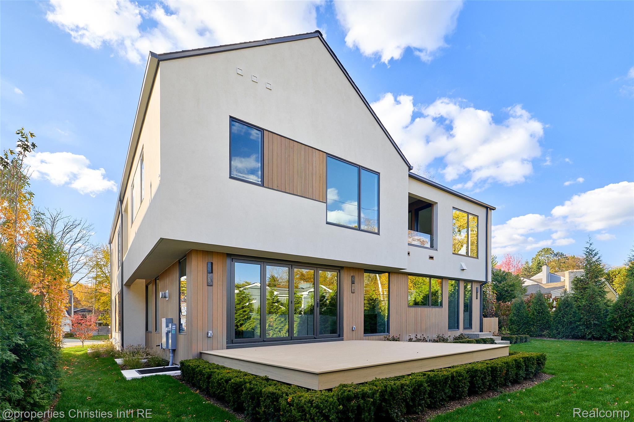 1260 Lyonhurst Street