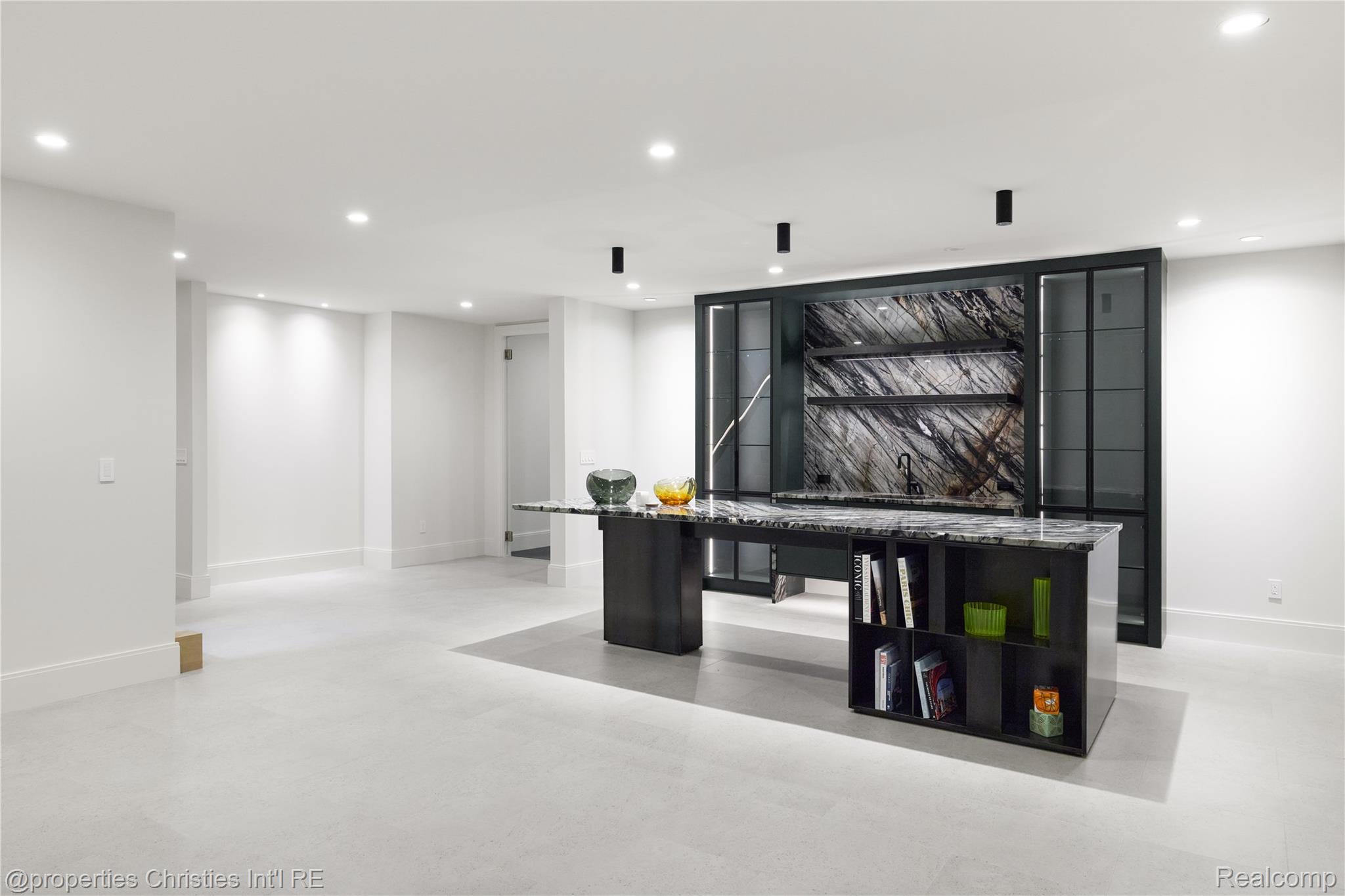 1260 Lyonhurst Street