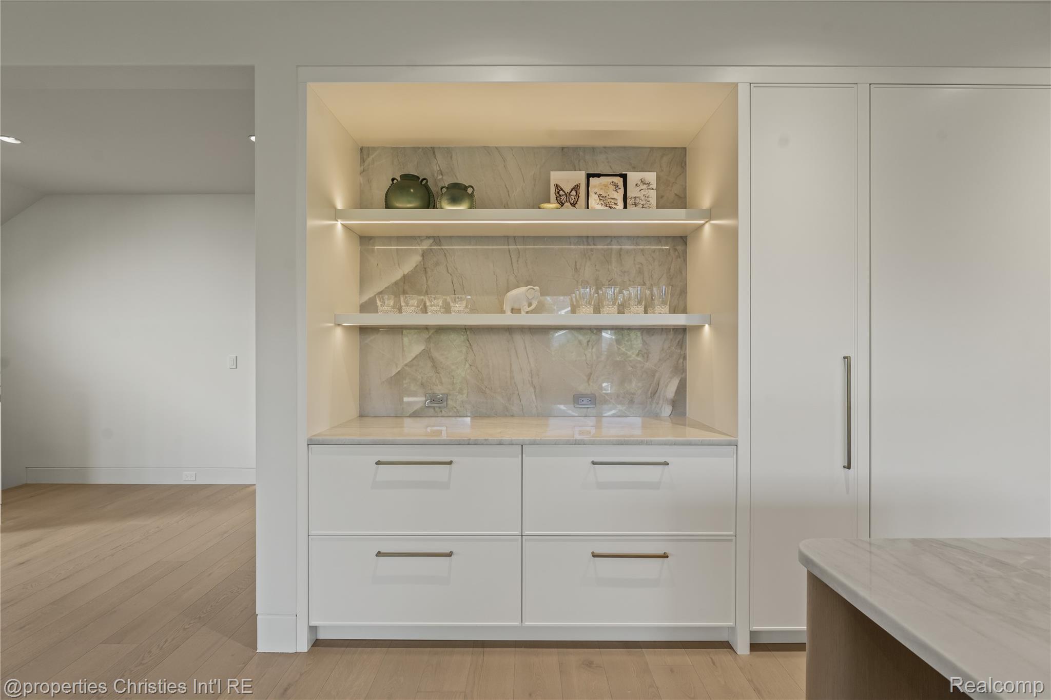 1260 Lyonhurst Street