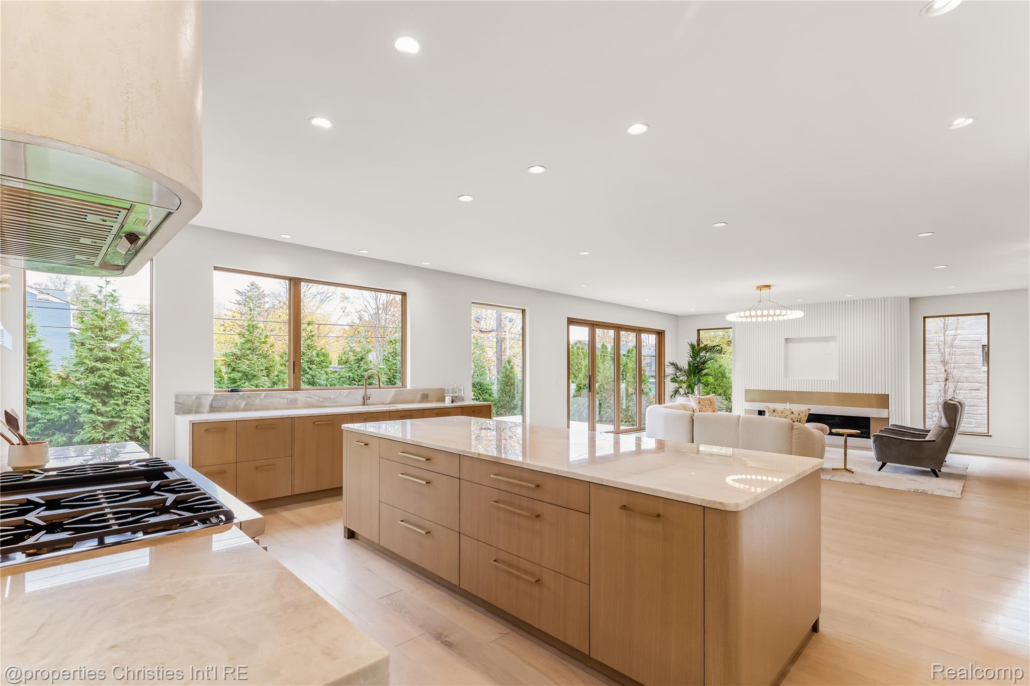 1260 Lyonhurst Street