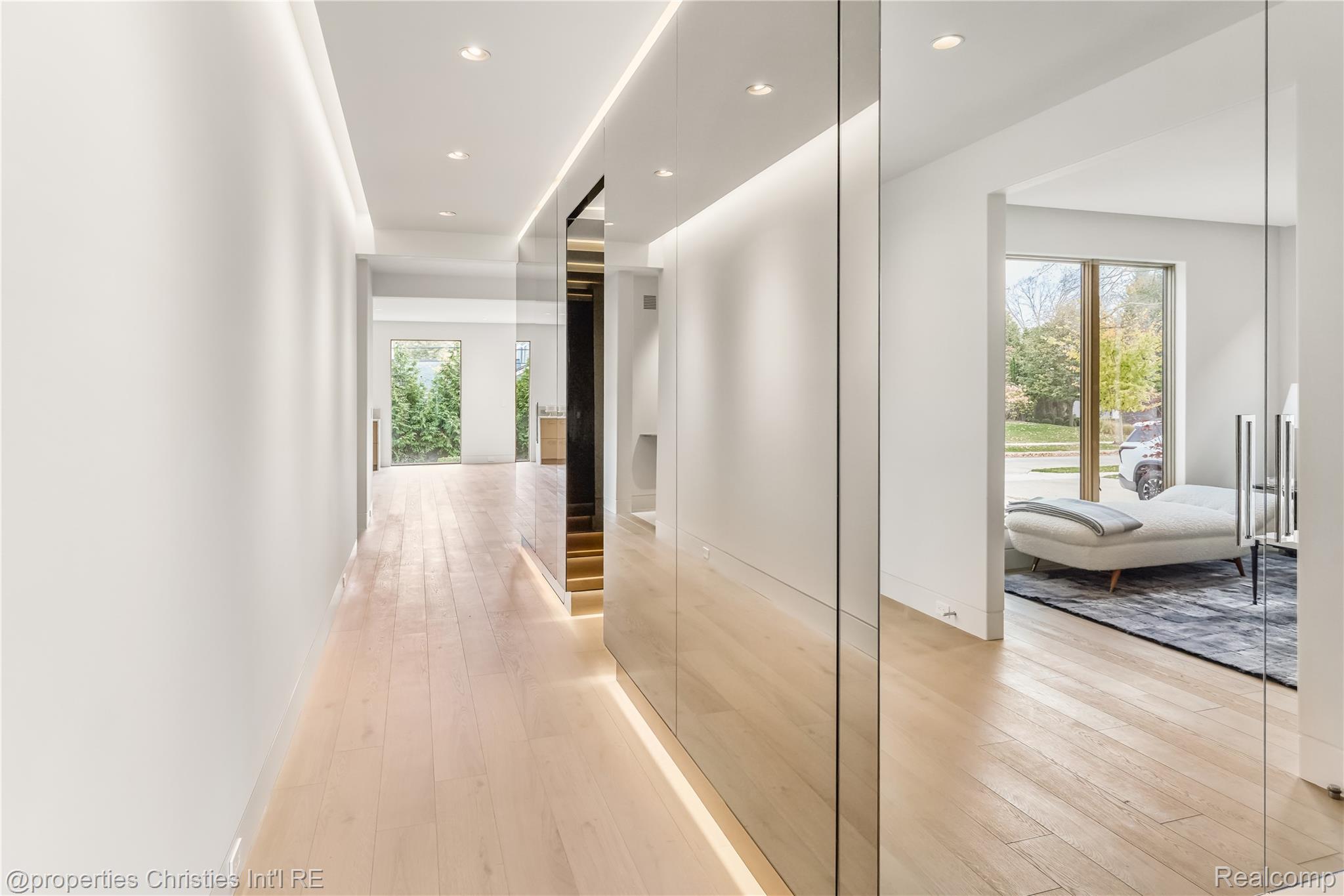 1260 Lyonhurst Street