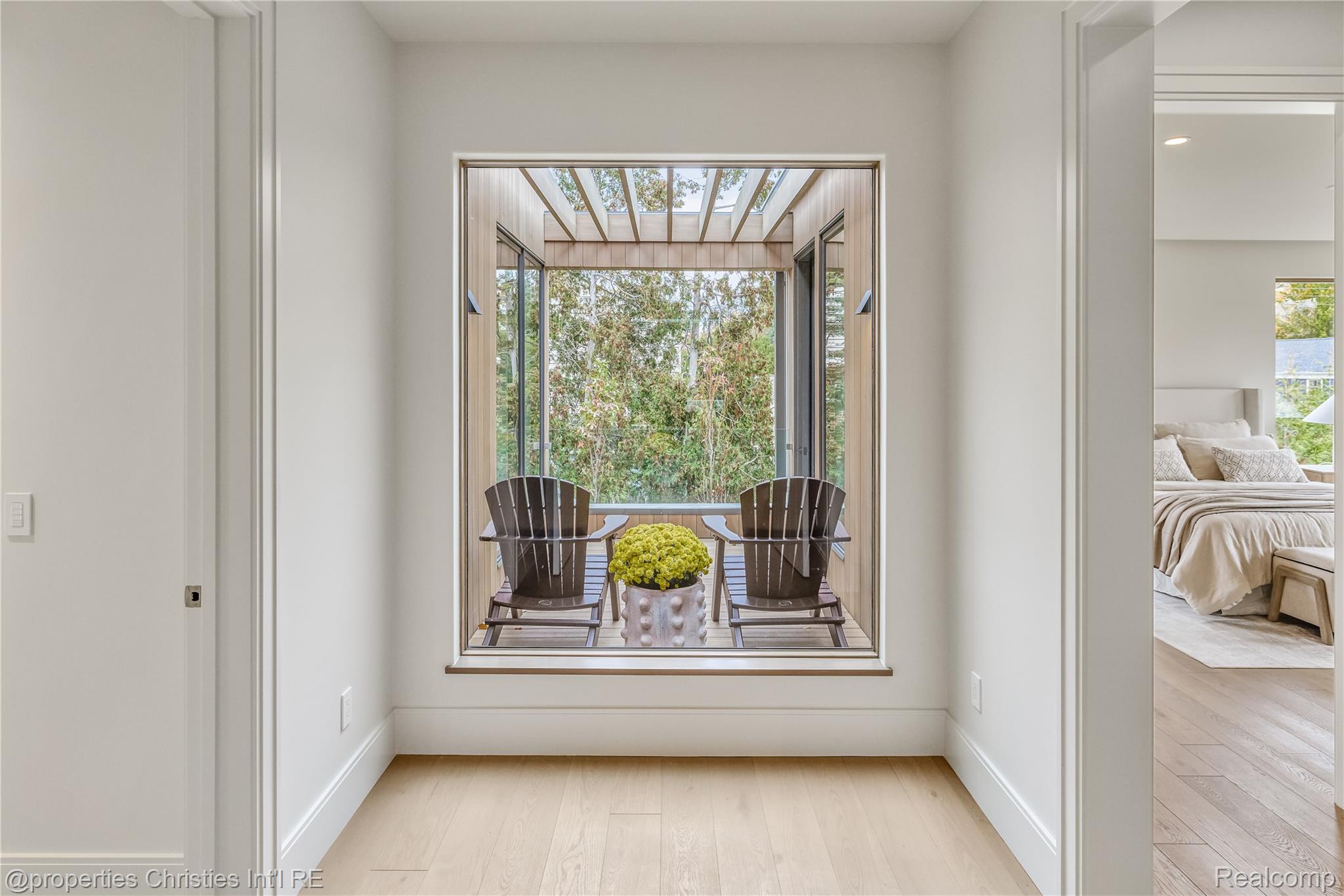 1260 Lyonhurst Street