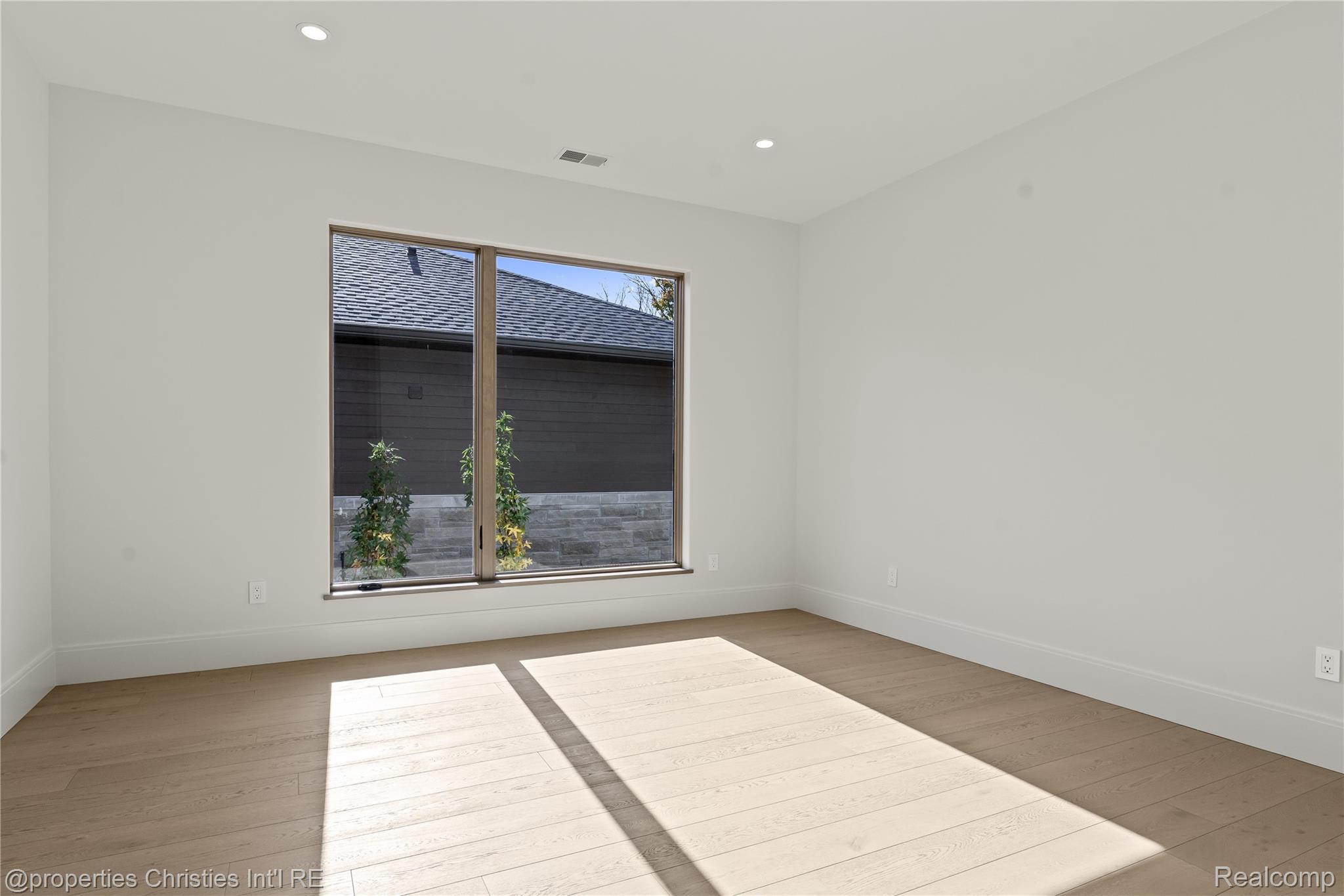 1260 Lyonhurst Street