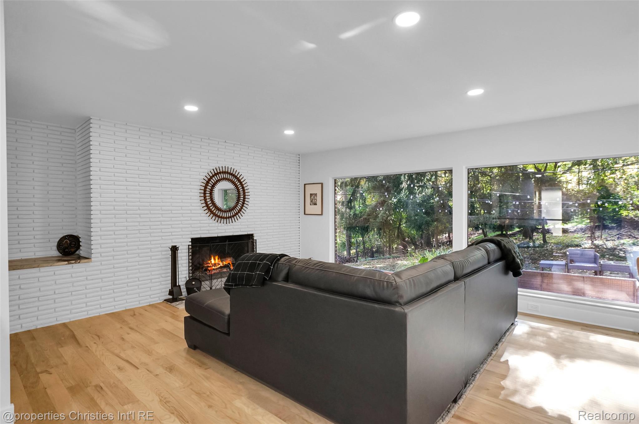 1731 Lone Pine Road