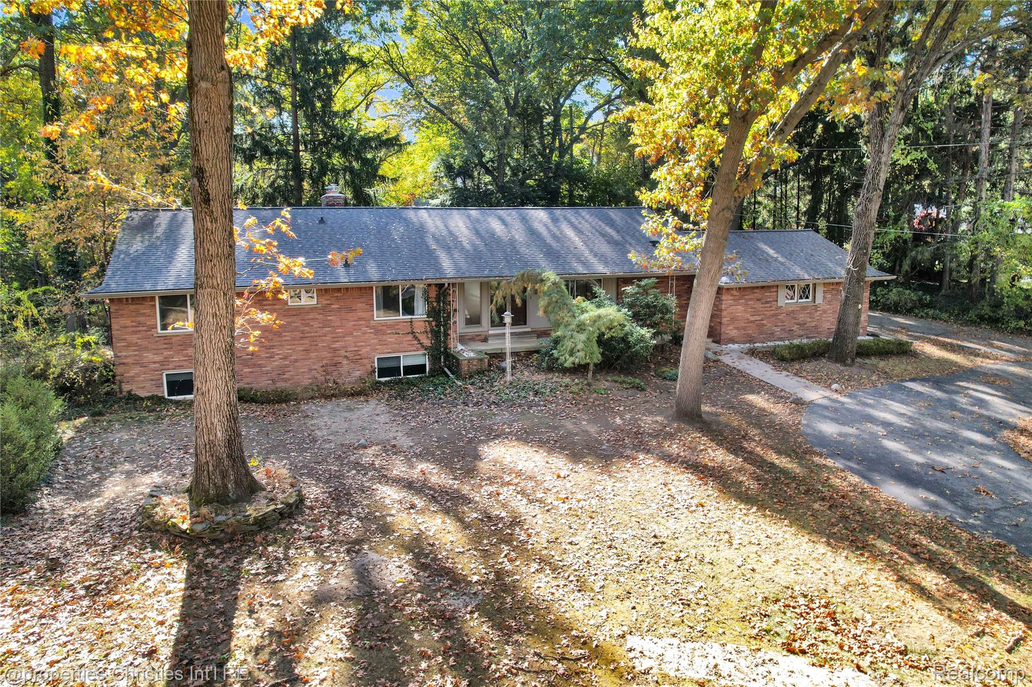 1731 Lone Pine Road