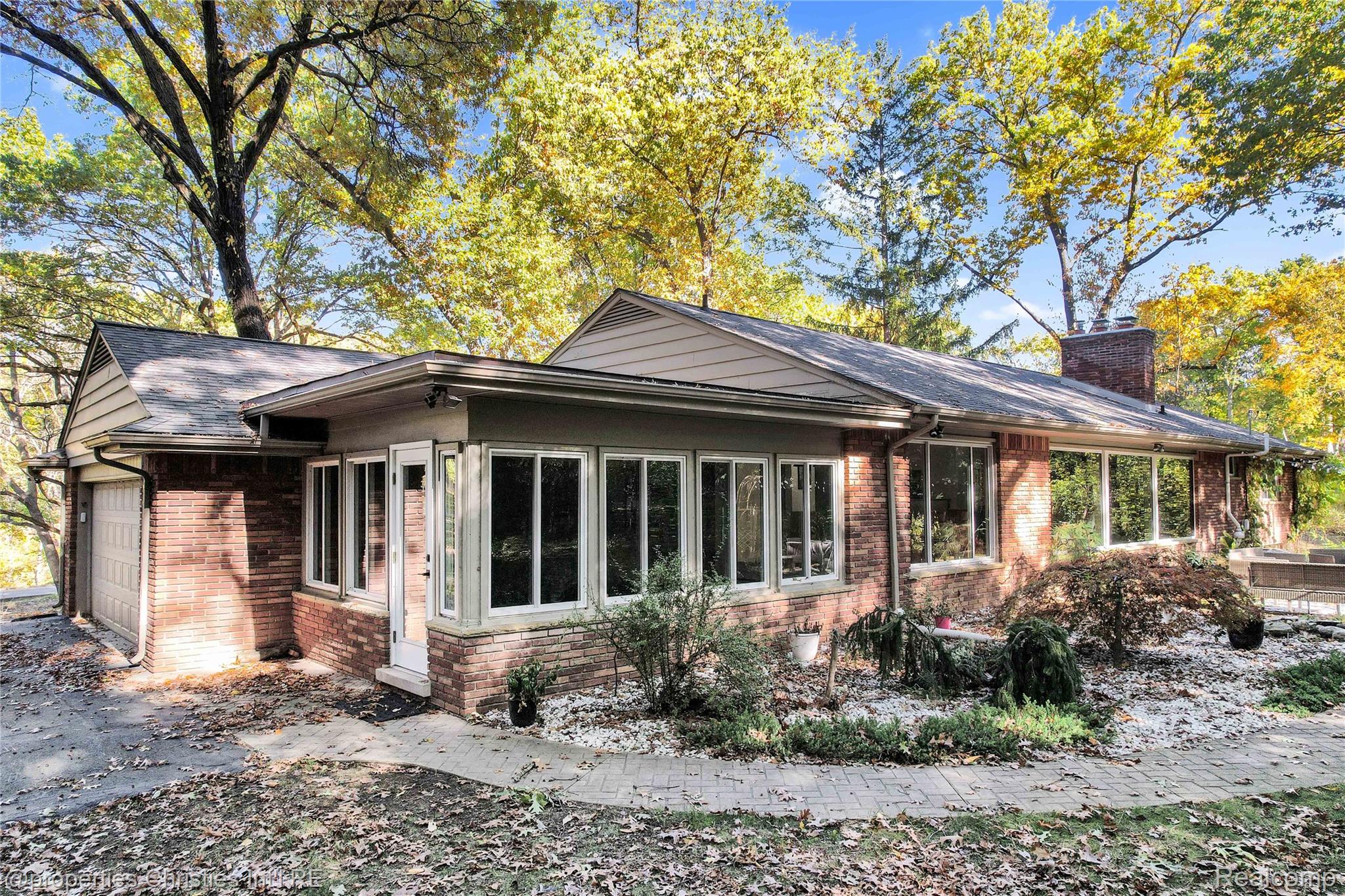 1731 Lone Pine Road