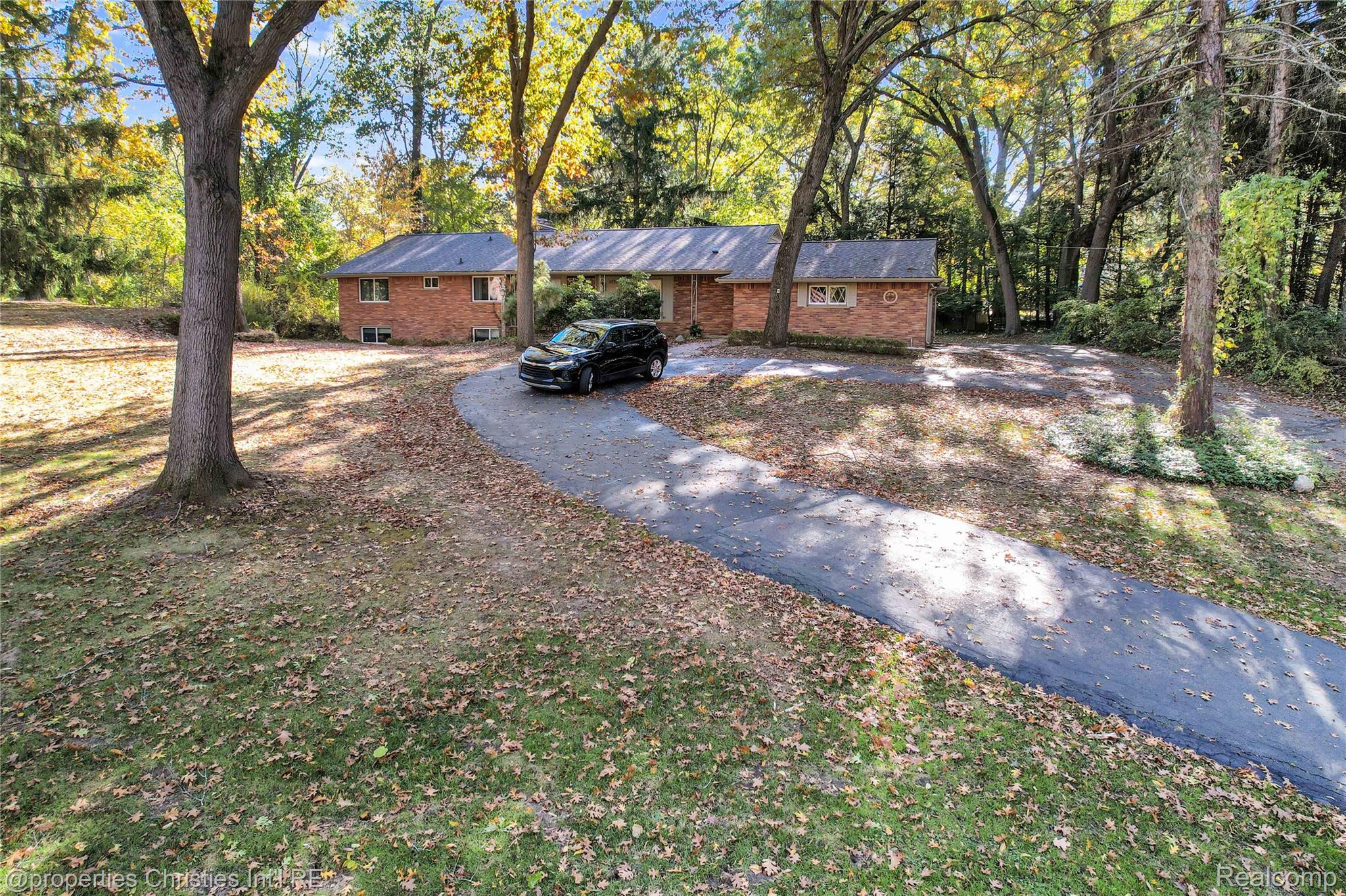 1731 Lone Pine Road