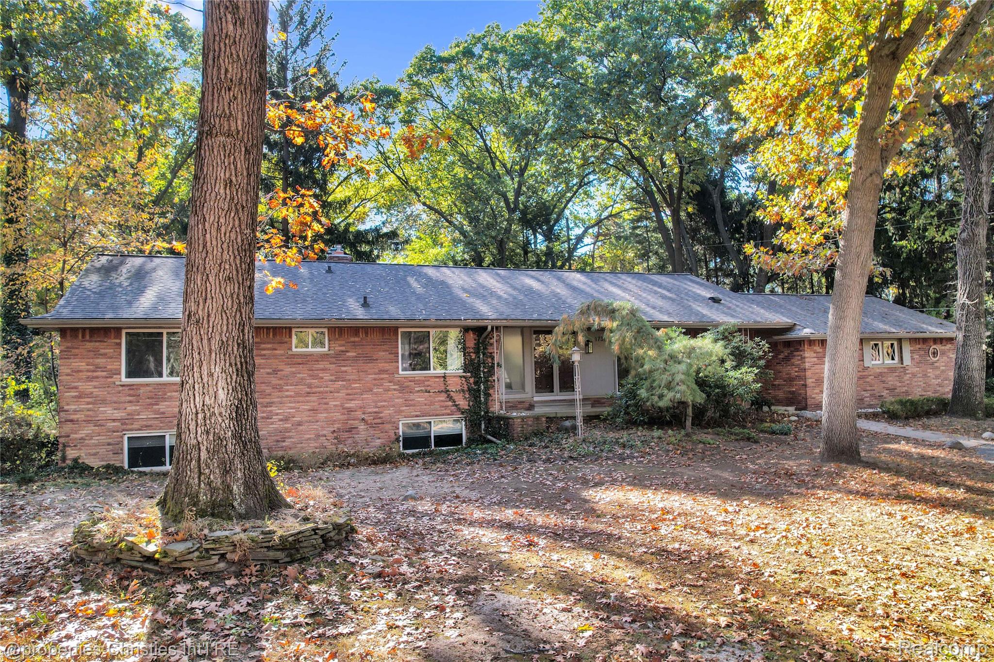1731 Lone Pine Road