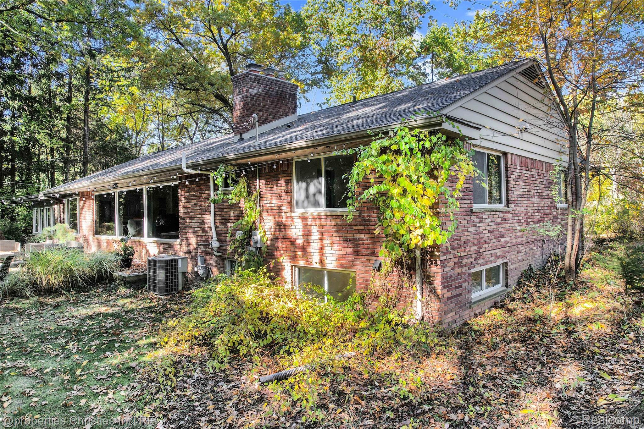 1731 Lone Pine Road