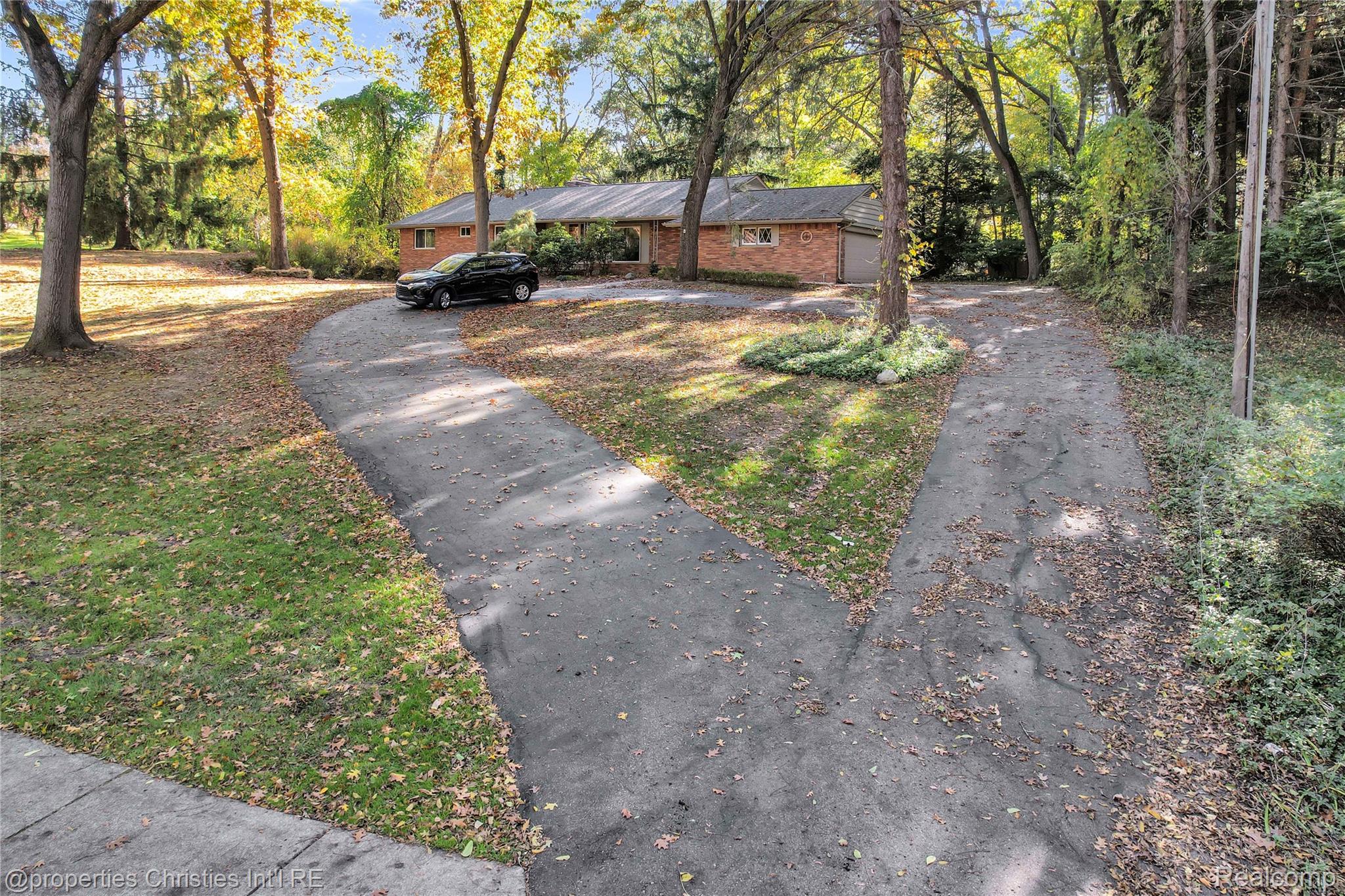 1731 Lone Pine Road