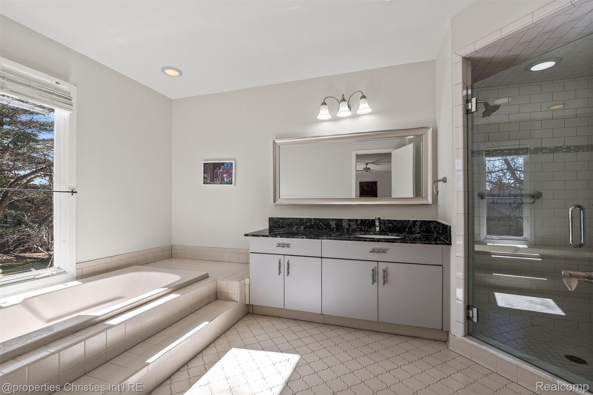 1060 Stratford Place