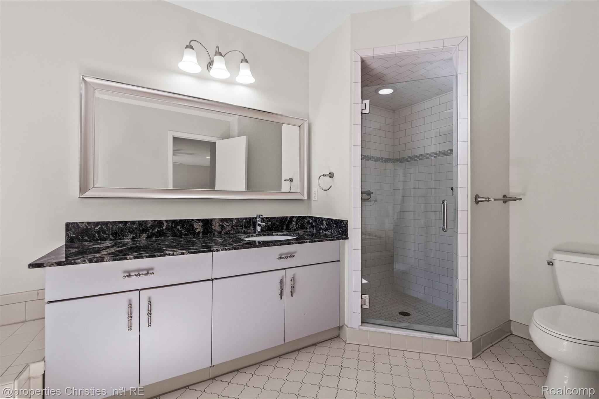 1060 Stratford Place