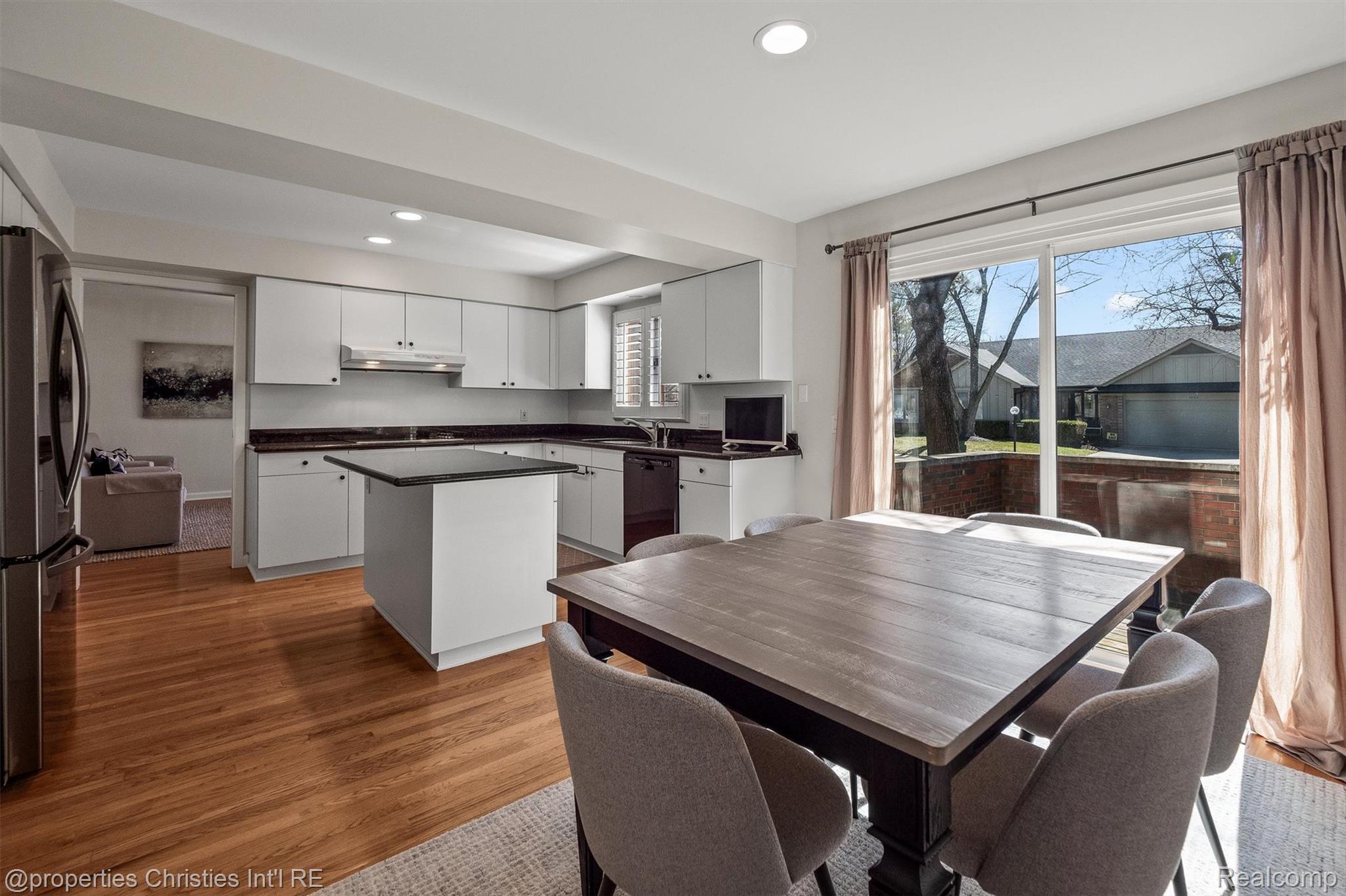 1060 Stratford Place