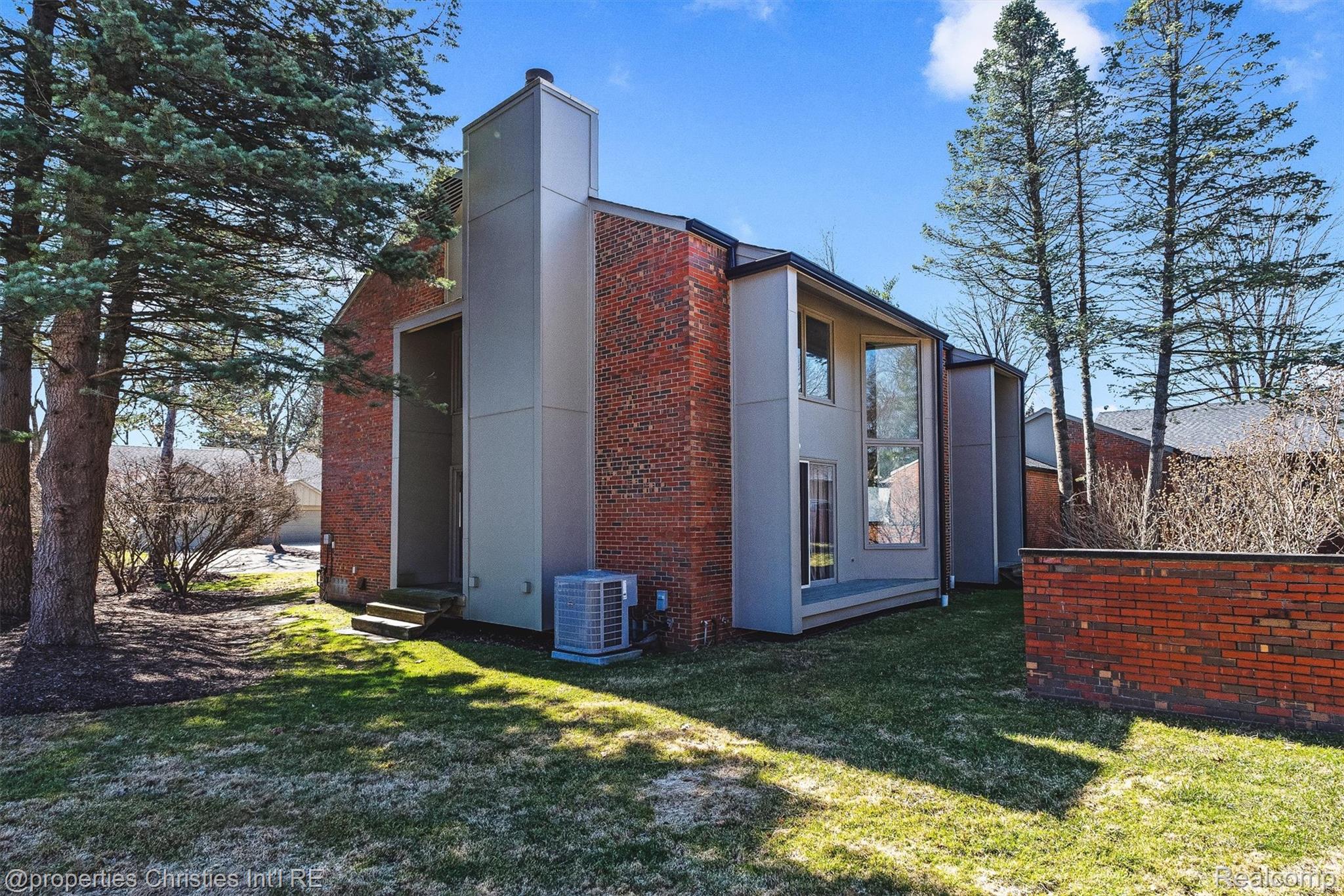 1060 Stratford Place