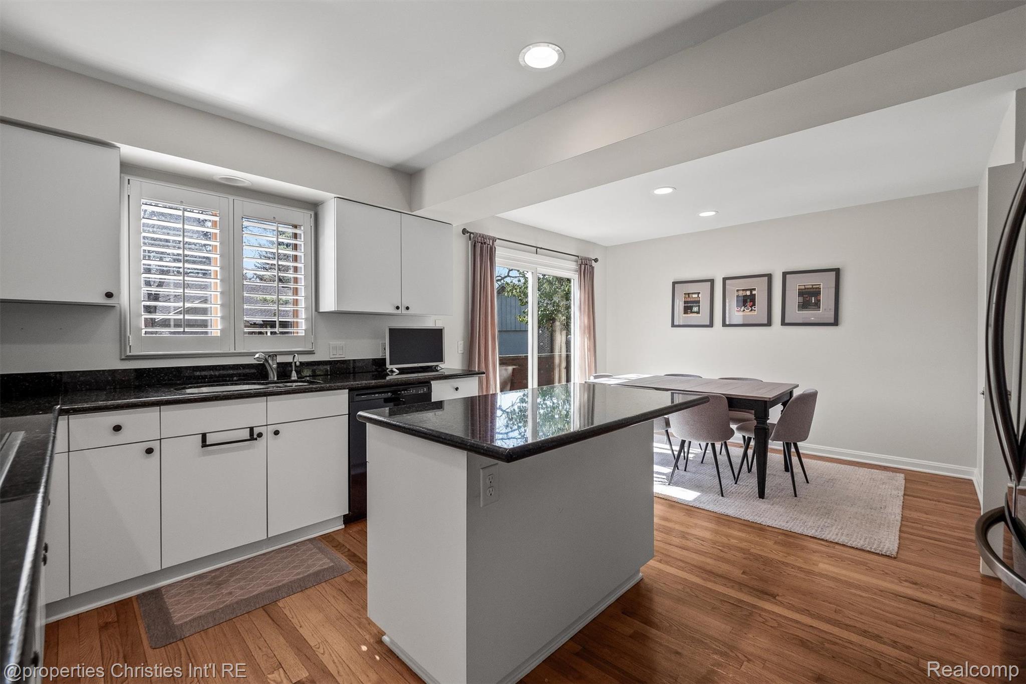 1060 Stratford Place