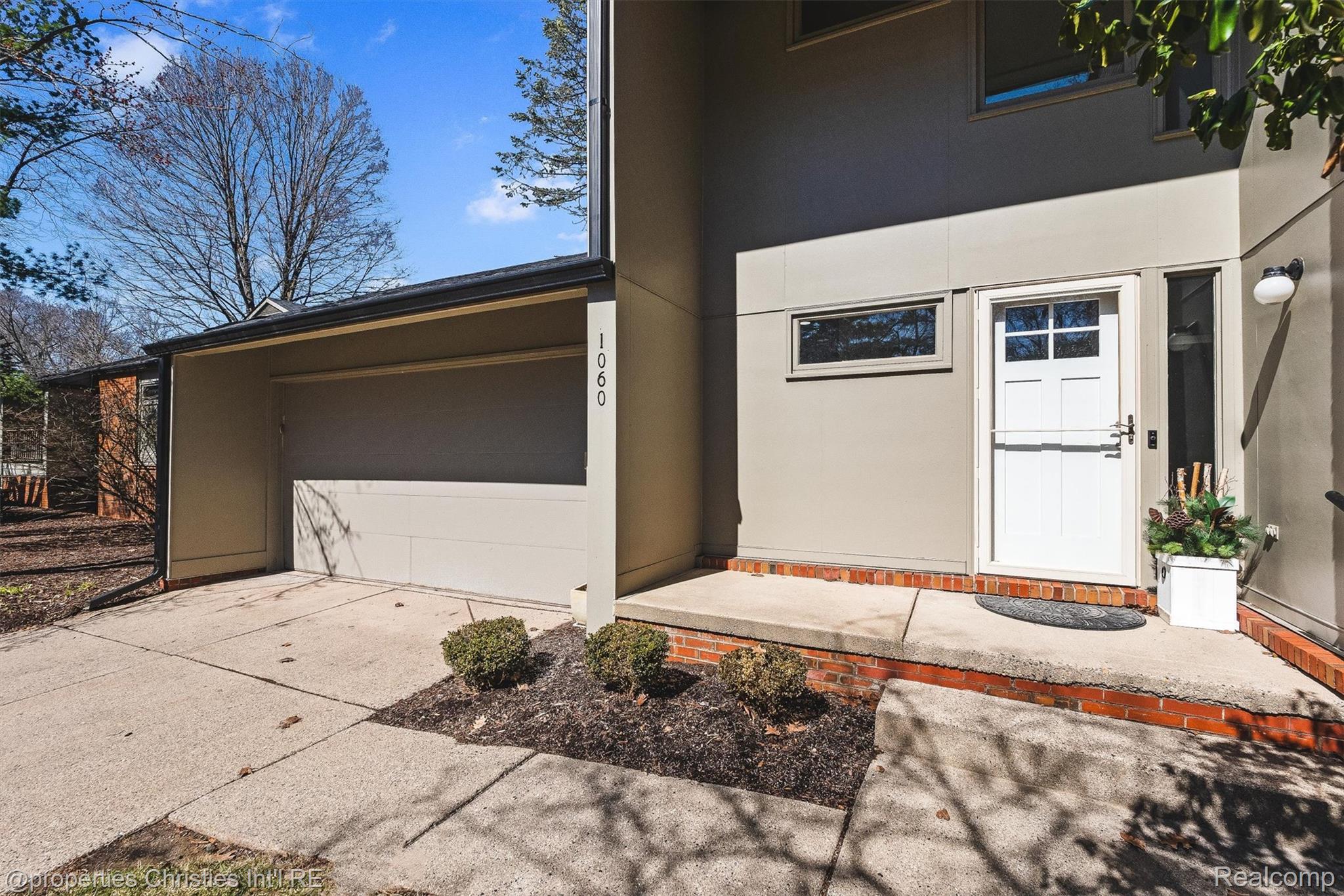 1060 Stratford Place