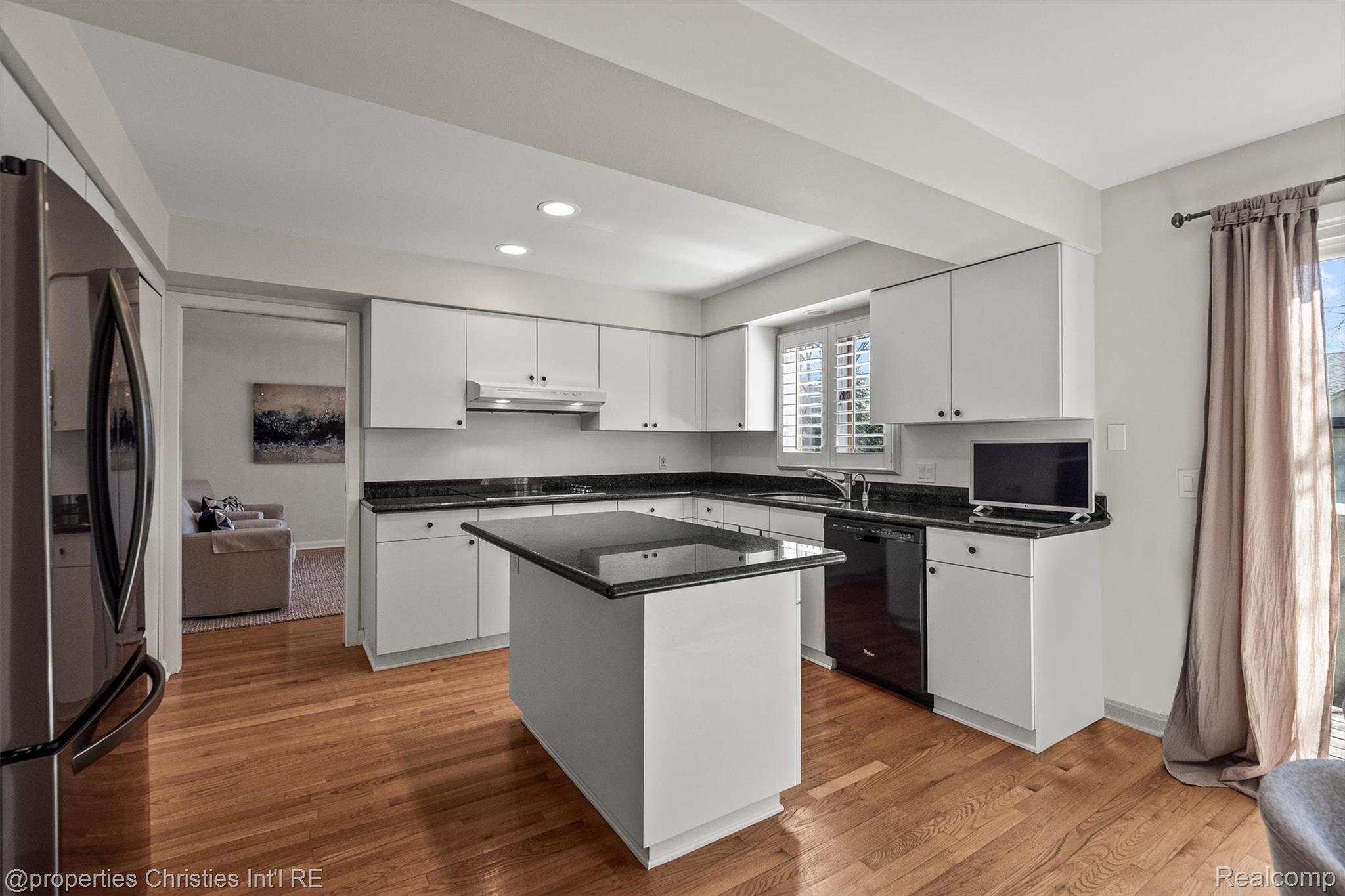 1060 Stratford Place