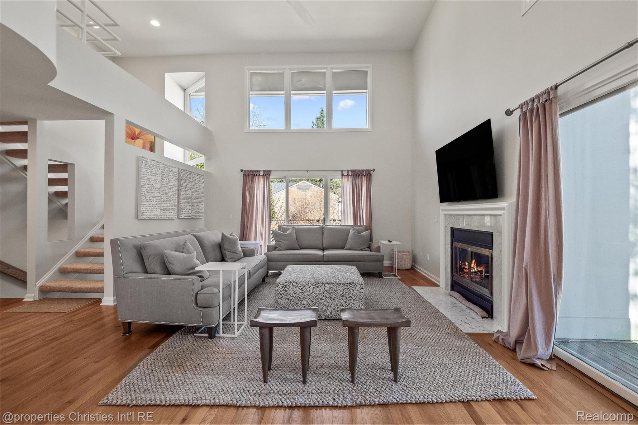 1060 Stratford Place