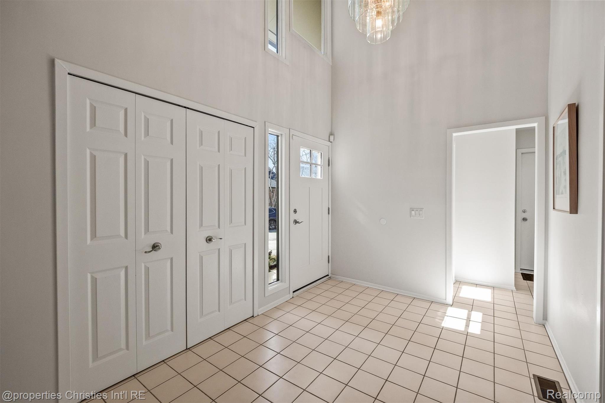 1060 Stratford Place