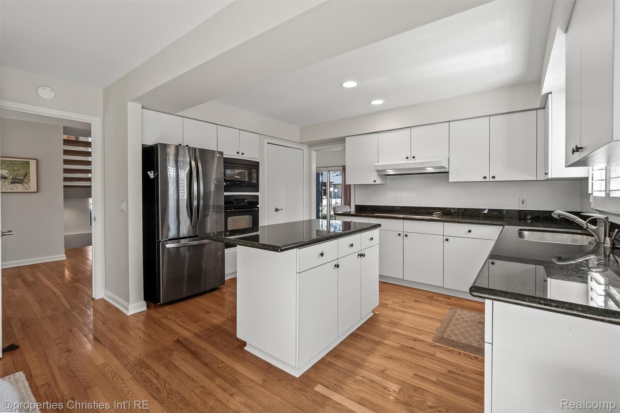 1060 Stratford Place