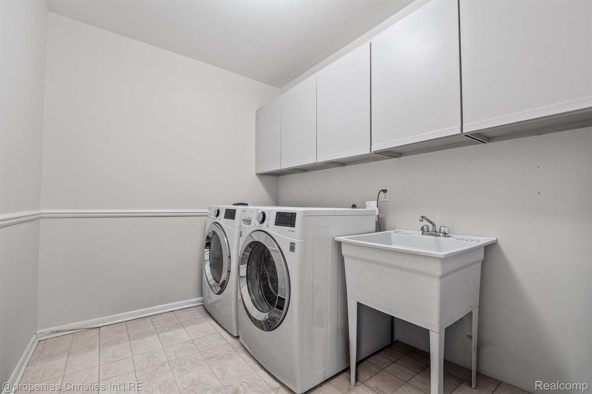 1060 Stratford Place