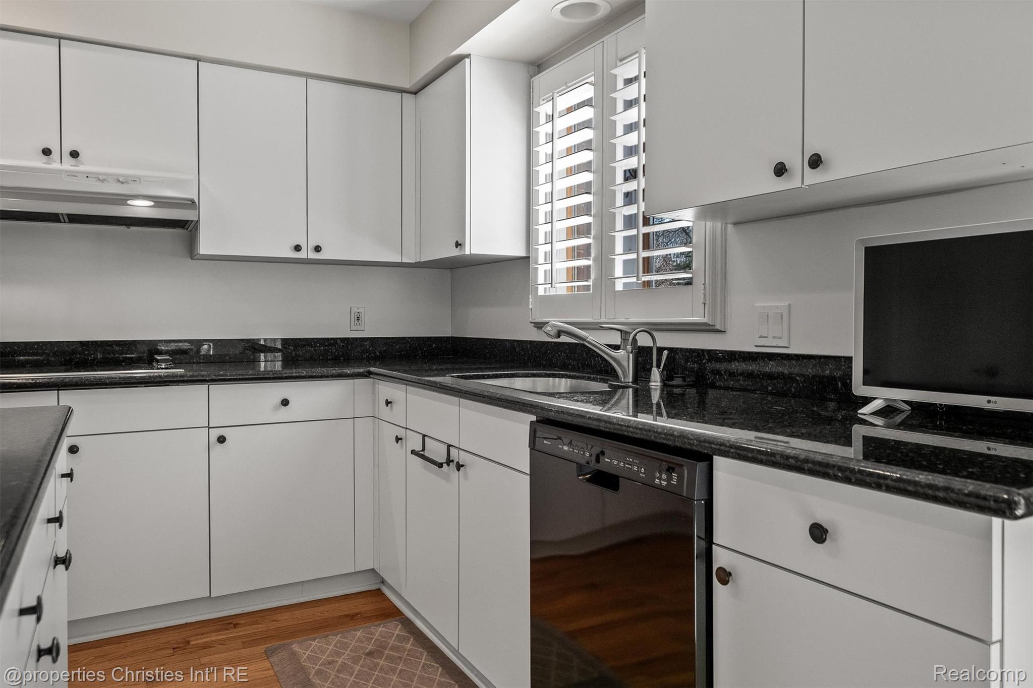 1060 Stratford Place